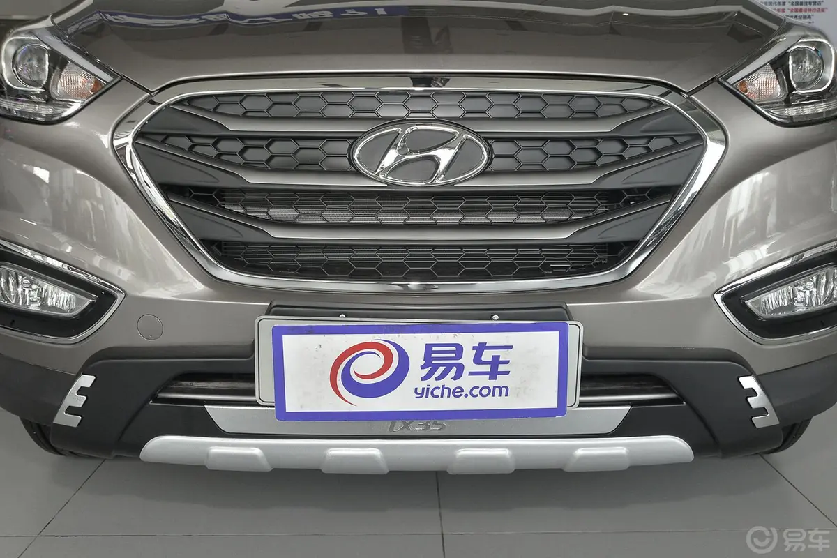 现代ix352.0L GLS 自动 四驱 智能型 国IV前格栅侧俯拍