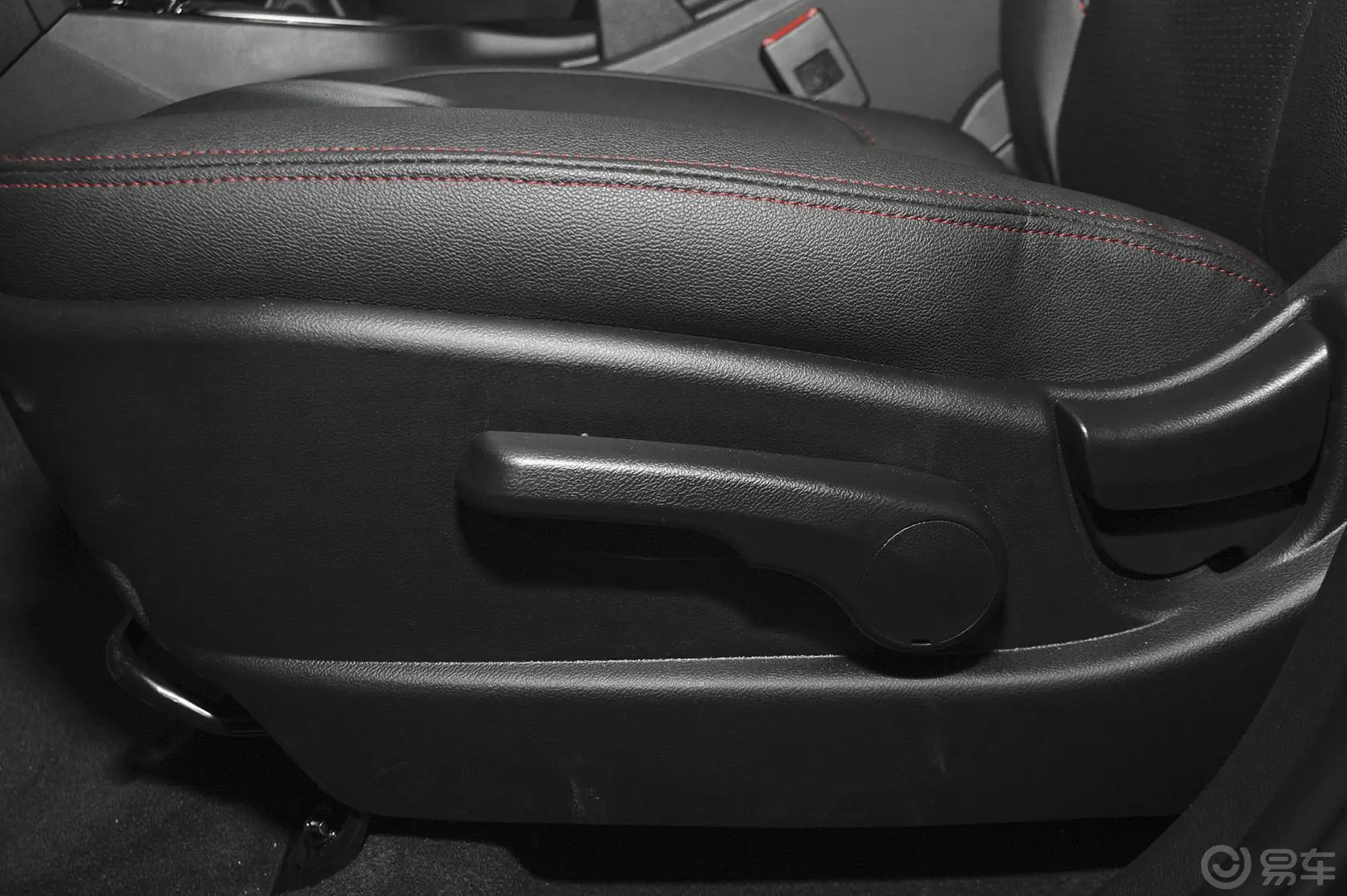 猎豹CS102.0T 手动 风尚版座椅调节键