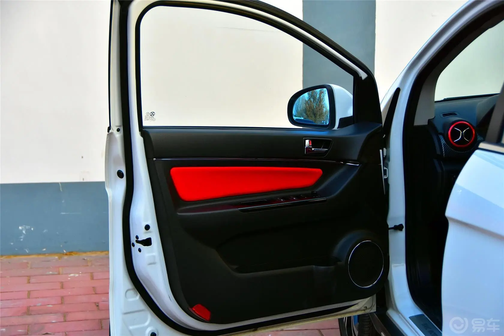绅宝X251.5L 自动 豪华版驾驶员侧车门内门板