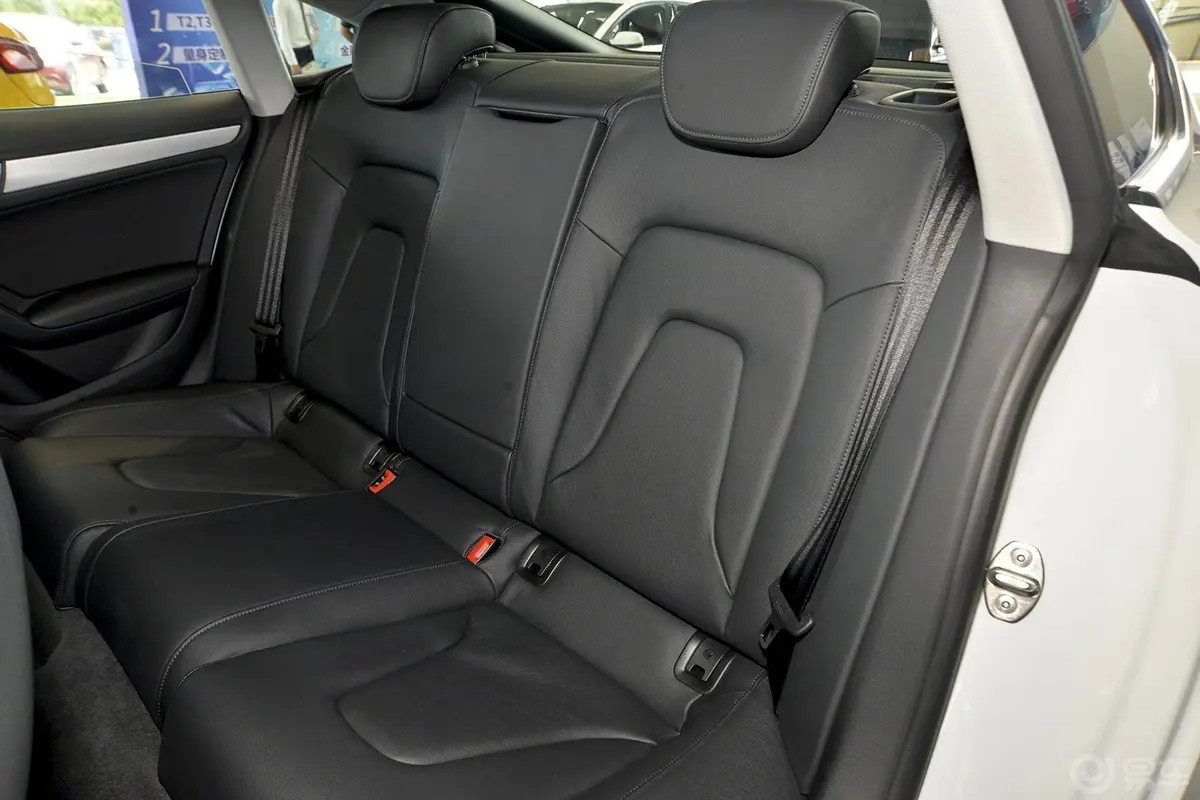奥迪A5改款 Sportback 35 TFSI 进取版后排座椅