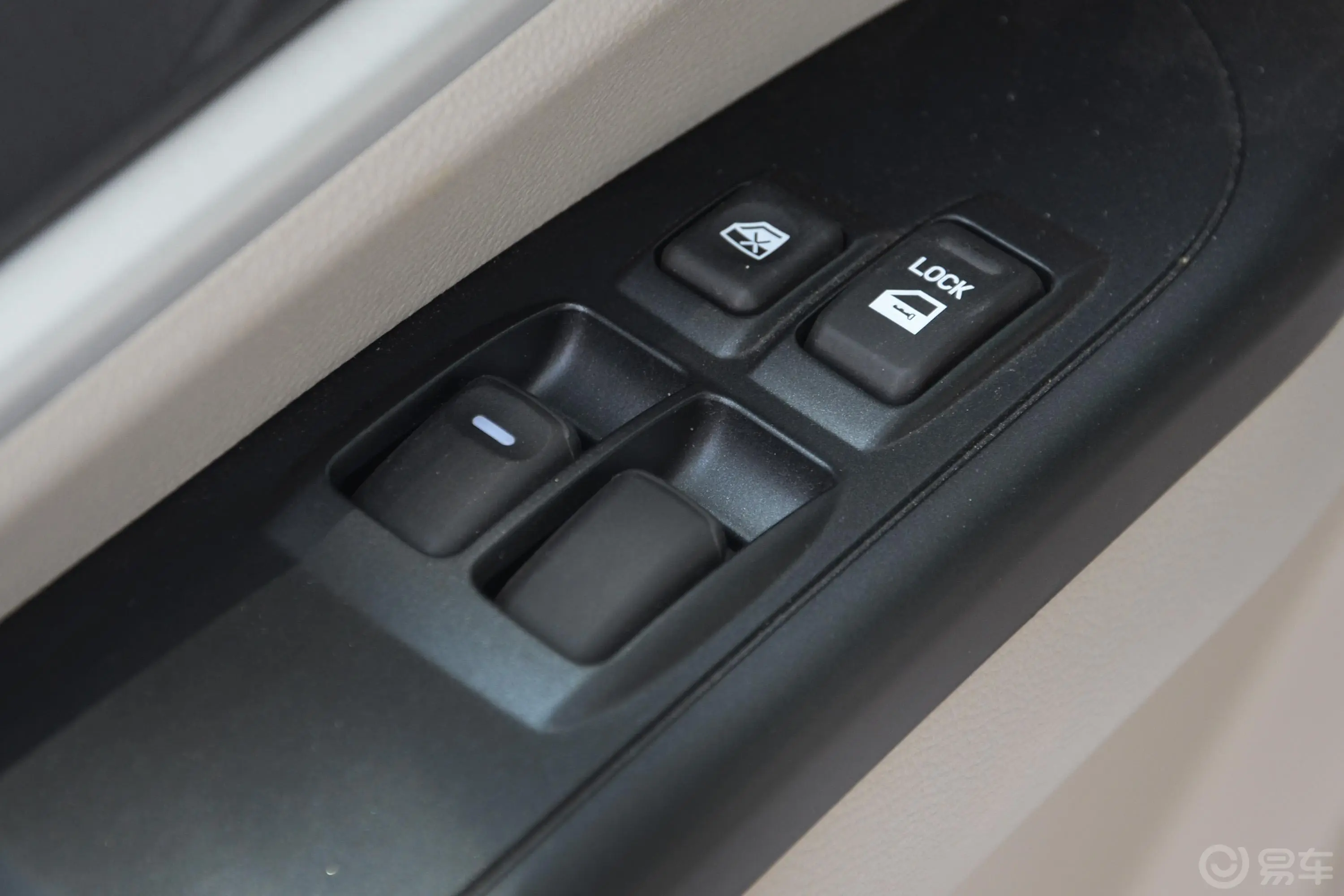 菱智M5L 1.6L 手动 舒适版 7座车窗调节整体