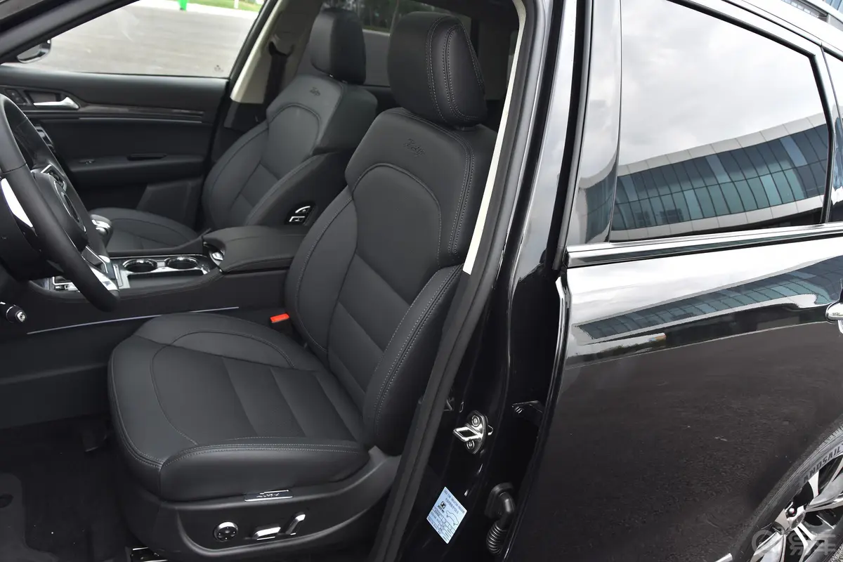 众泰T600 Coupe1.8T 双离合 尊贵版驾驶员座椅