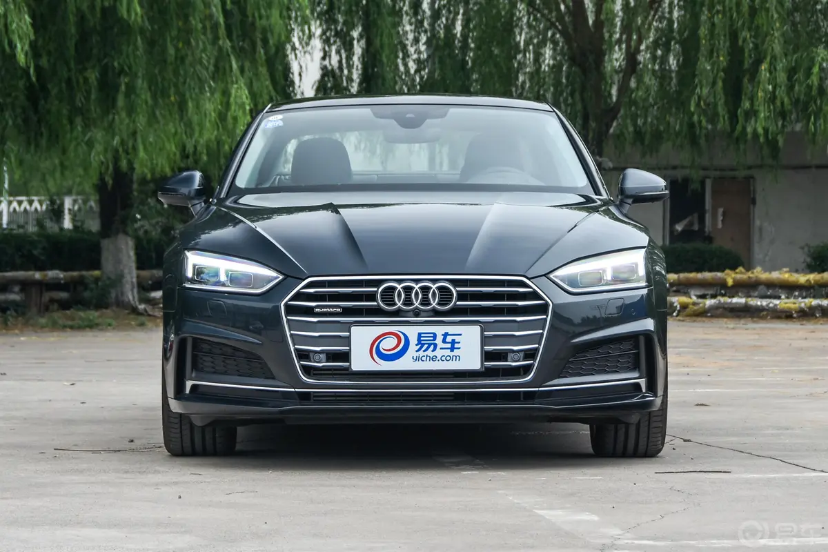 奥迪A5Coupe 45 TFSI quattro 运动版正前水平