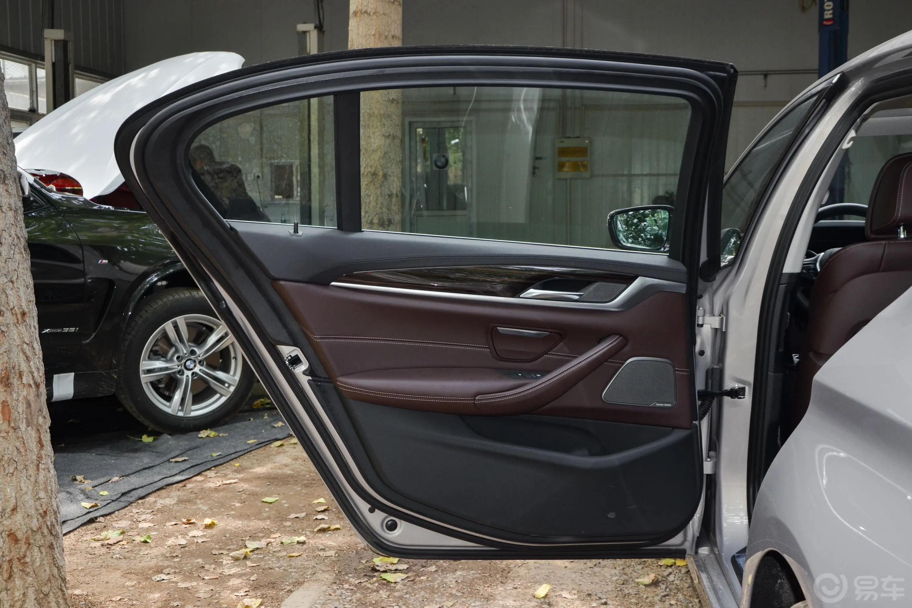宝马5系530Li 尊享版 豪华套装驾驶员侧后车门