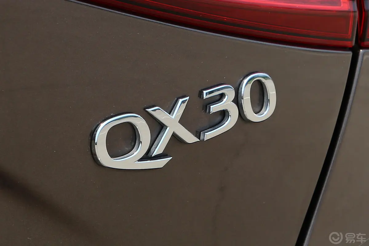 英菲尼迪QX301.6T 双离合 两驱 运动版外观