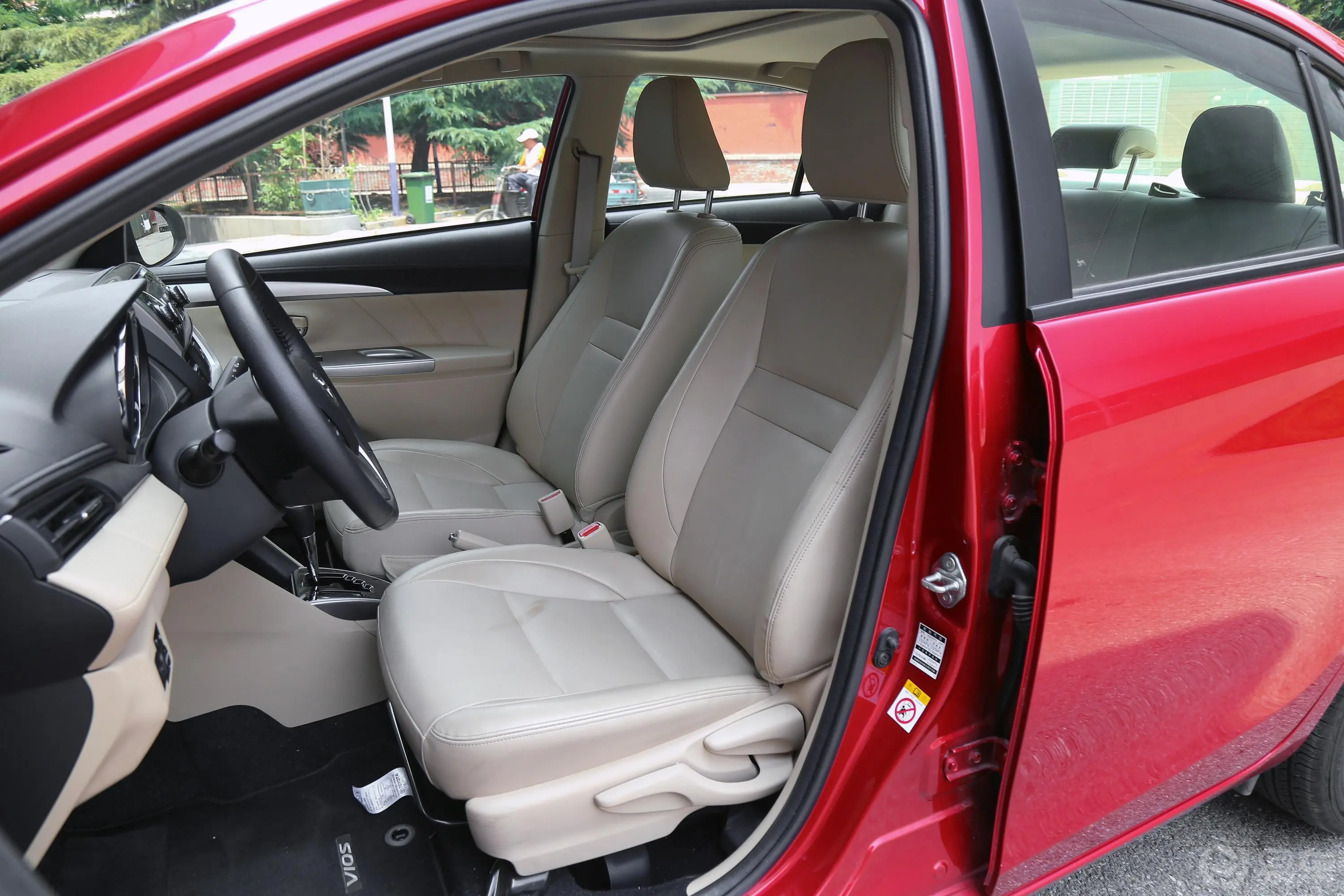 威驰1.5L CVT 尊行版驾驶员座椅