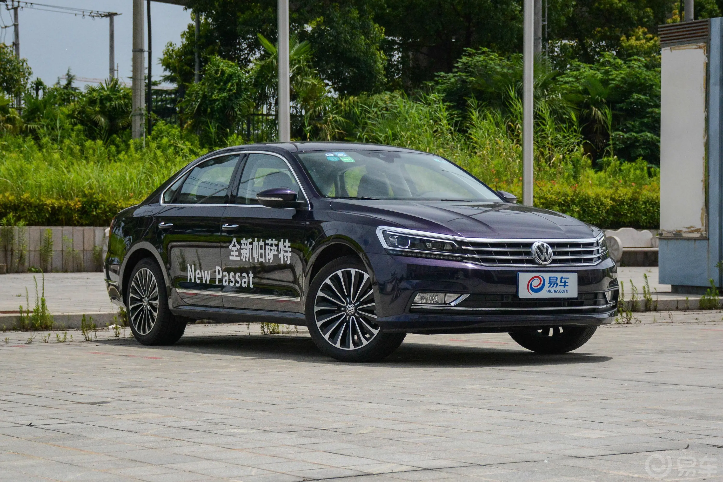 帕萨特330TSI 双离合 领尊版胎压信息铭牌