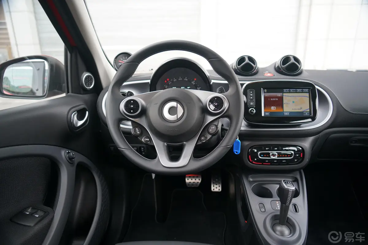 smart forfour0.9T BRABUS Xclusive驾驶位区域