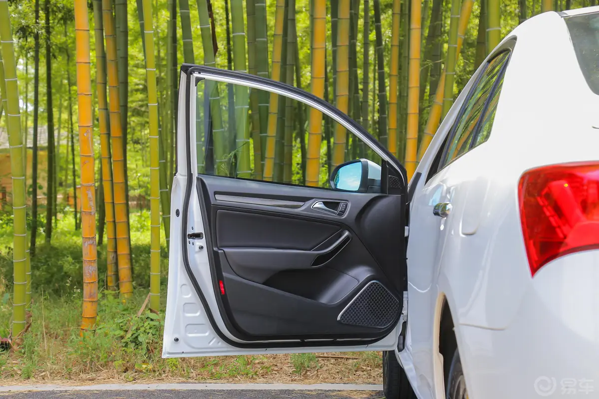 众泰Z3601.5L 手动 尊贵版驾驶员侧前车门