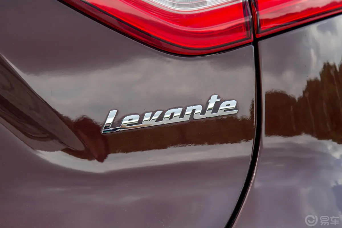 Levante3.0T 标准版外观