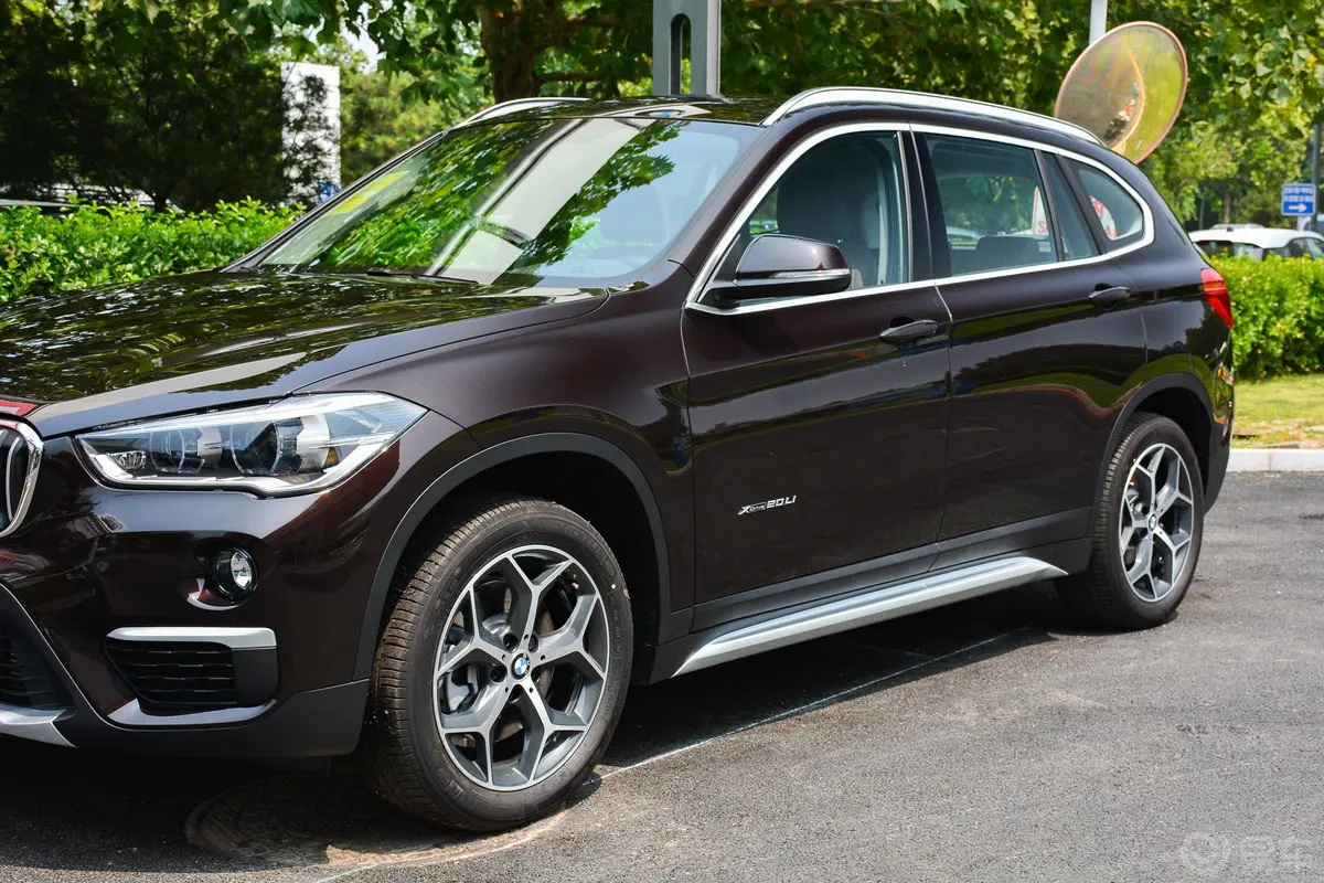 宝马X1xDrive20Li 尊享版外观