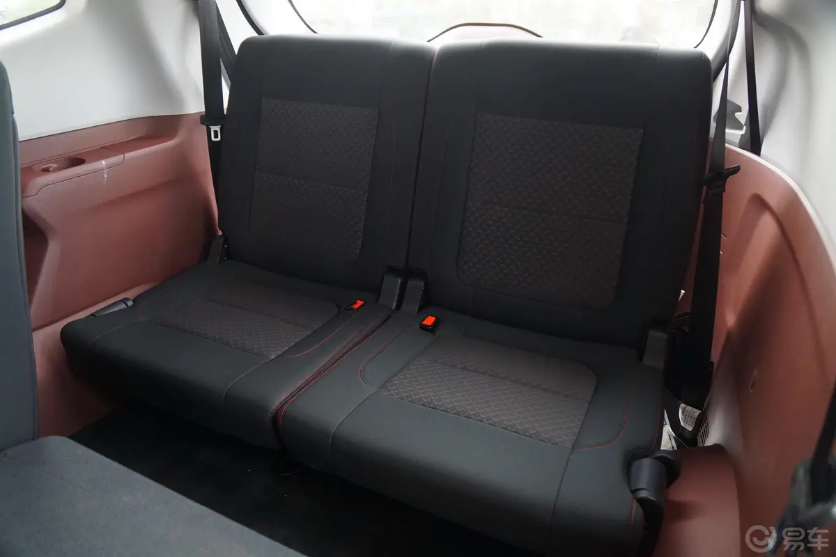 睿行S50T1.5L 手动 标准版 5座 国V第三排座椅