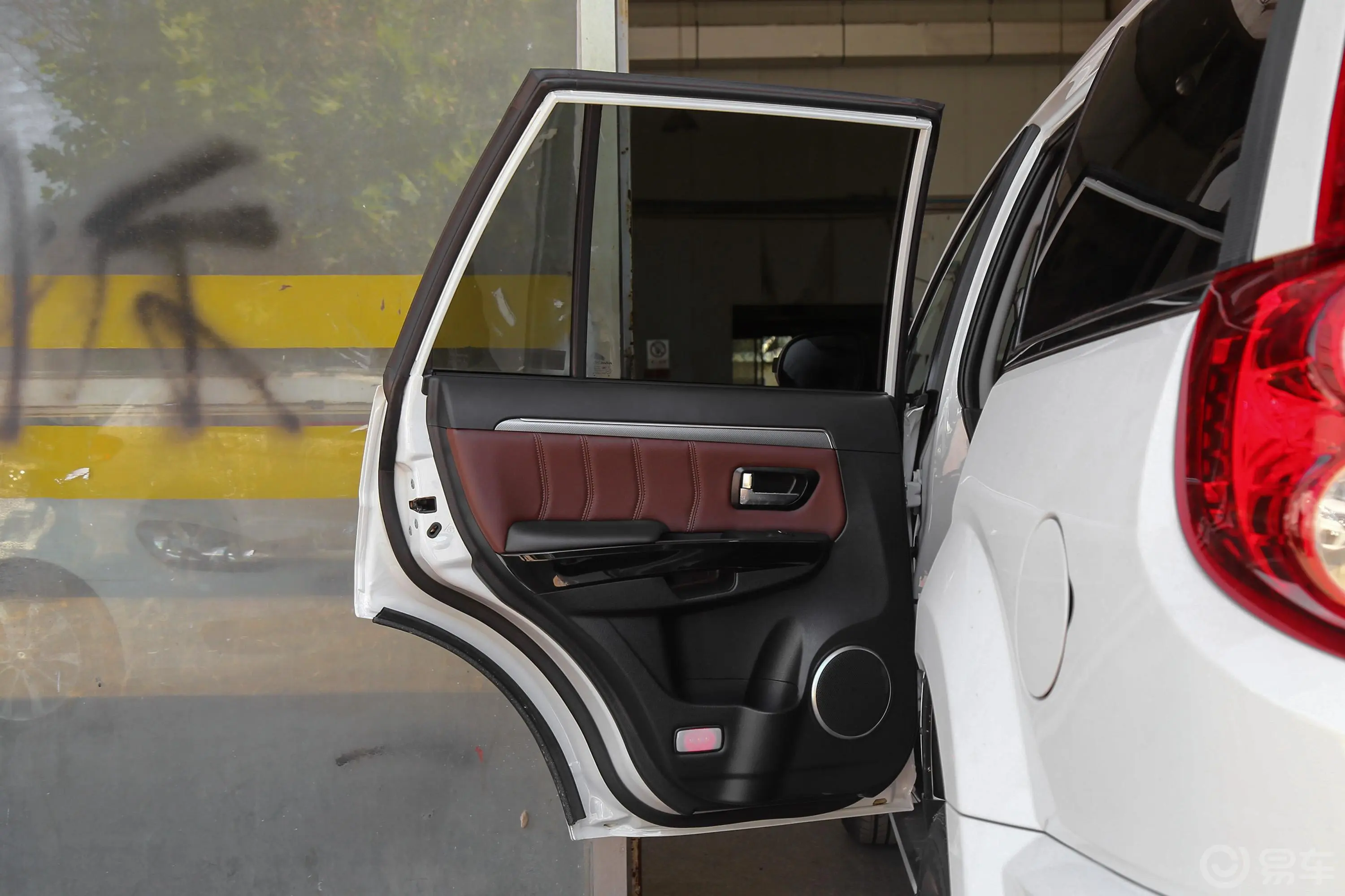哈弗H5经典经典版 2.0T 手动 四驱 尊贵版 汽油驾驶员侧后车门