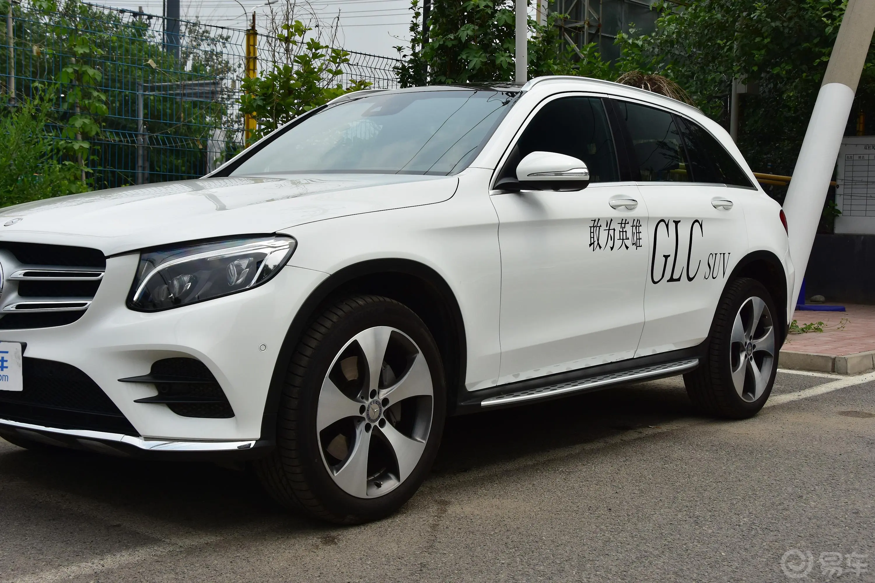 奔驰GLCGLC 300 4MATIC 豪华版外观