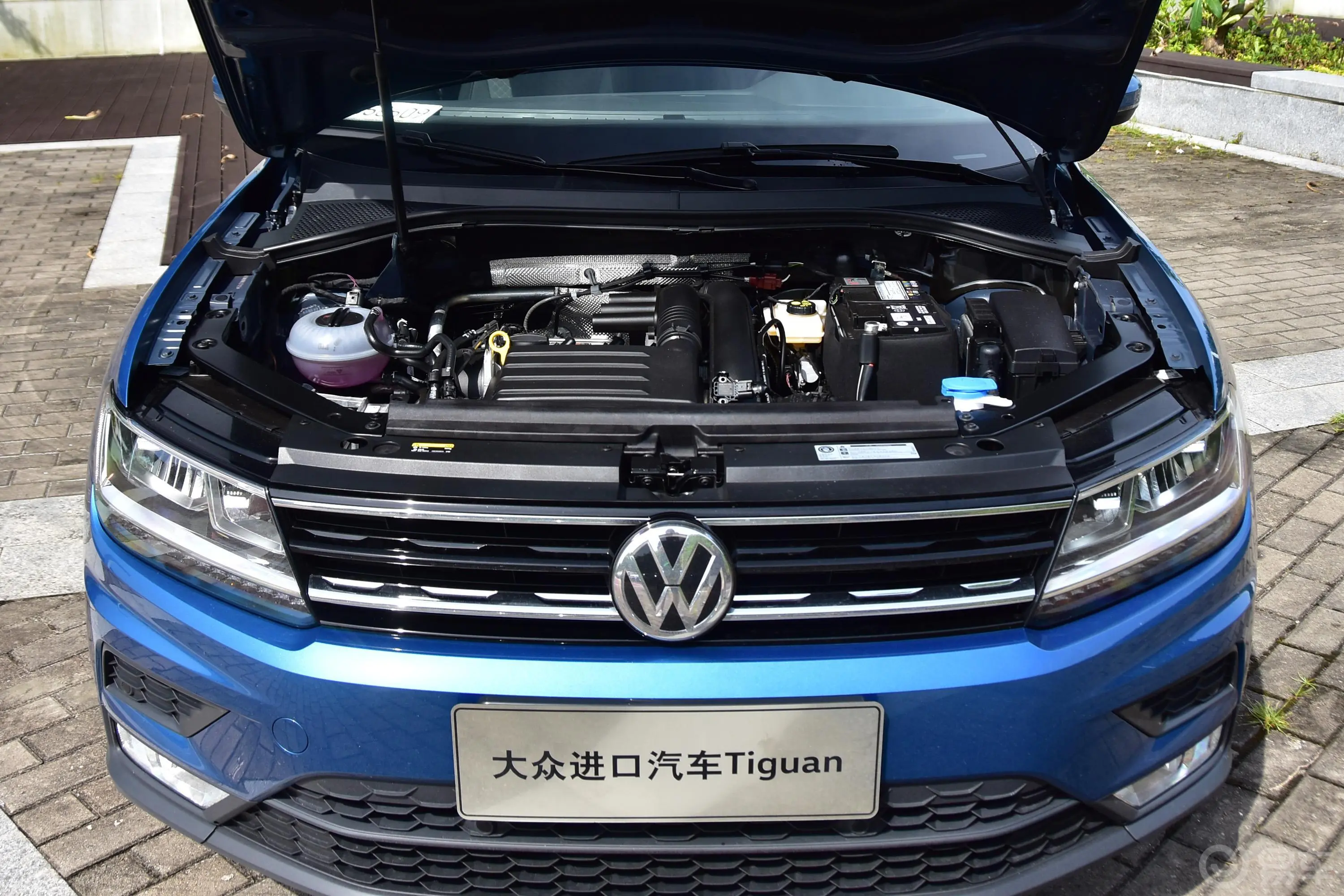 Tiguan280TSI 两驱 精英版发动机舱整体