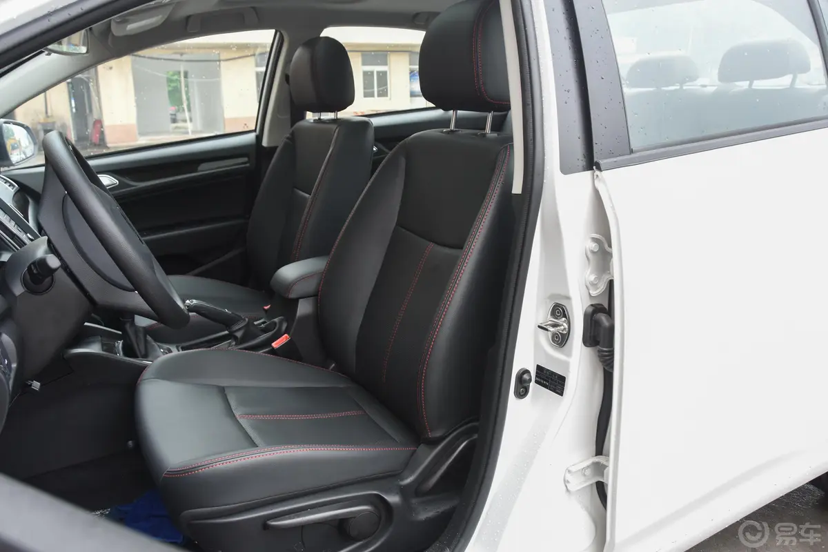 众泰Z3601.5L 手动 豪华版驾驶员座椅