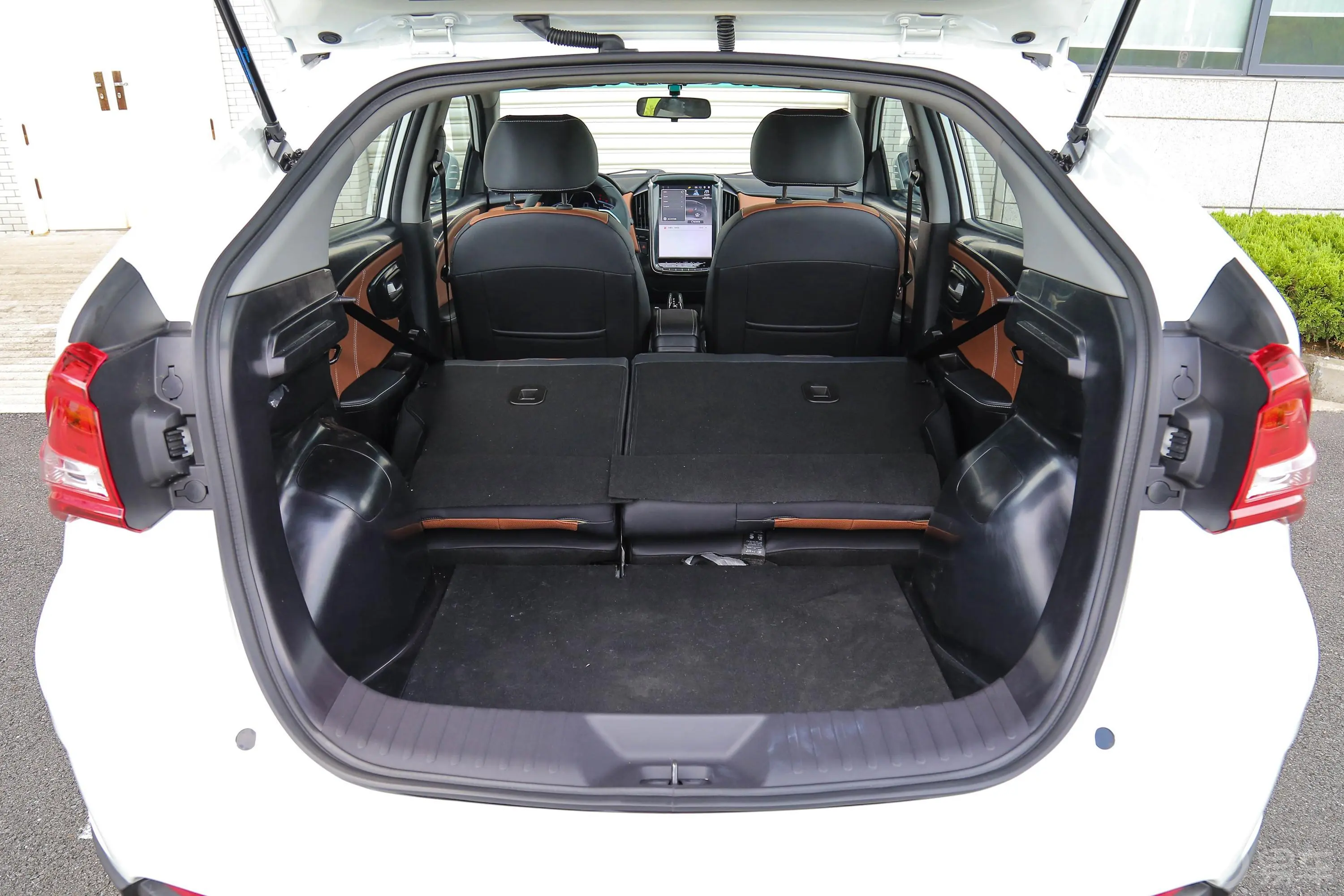 U5 SUV1.6L CVT 旗舰版两排全部放倒