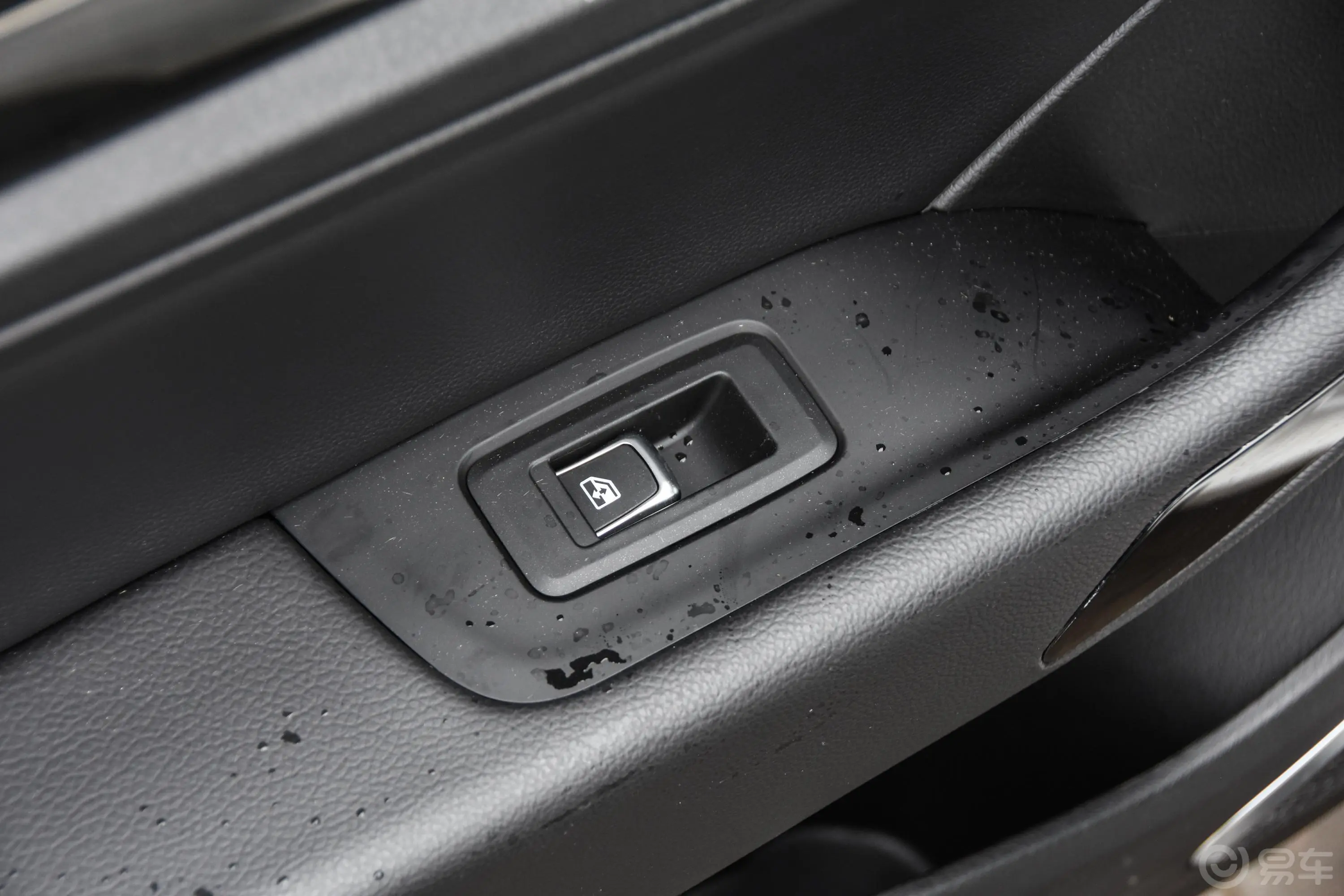 众泰Z3601.5L 手动 豪华版后车窗调节