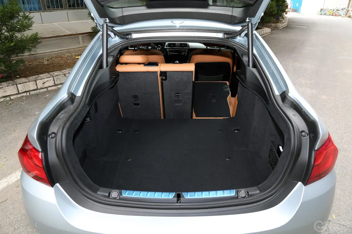 宝马4系四门轿跑 440i xDrive M运动套装空间