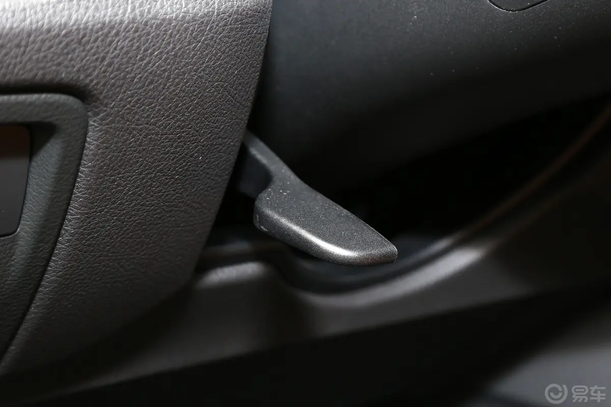 宝马4系四门轿跑 440i xDrive M运动套装方向盘调节