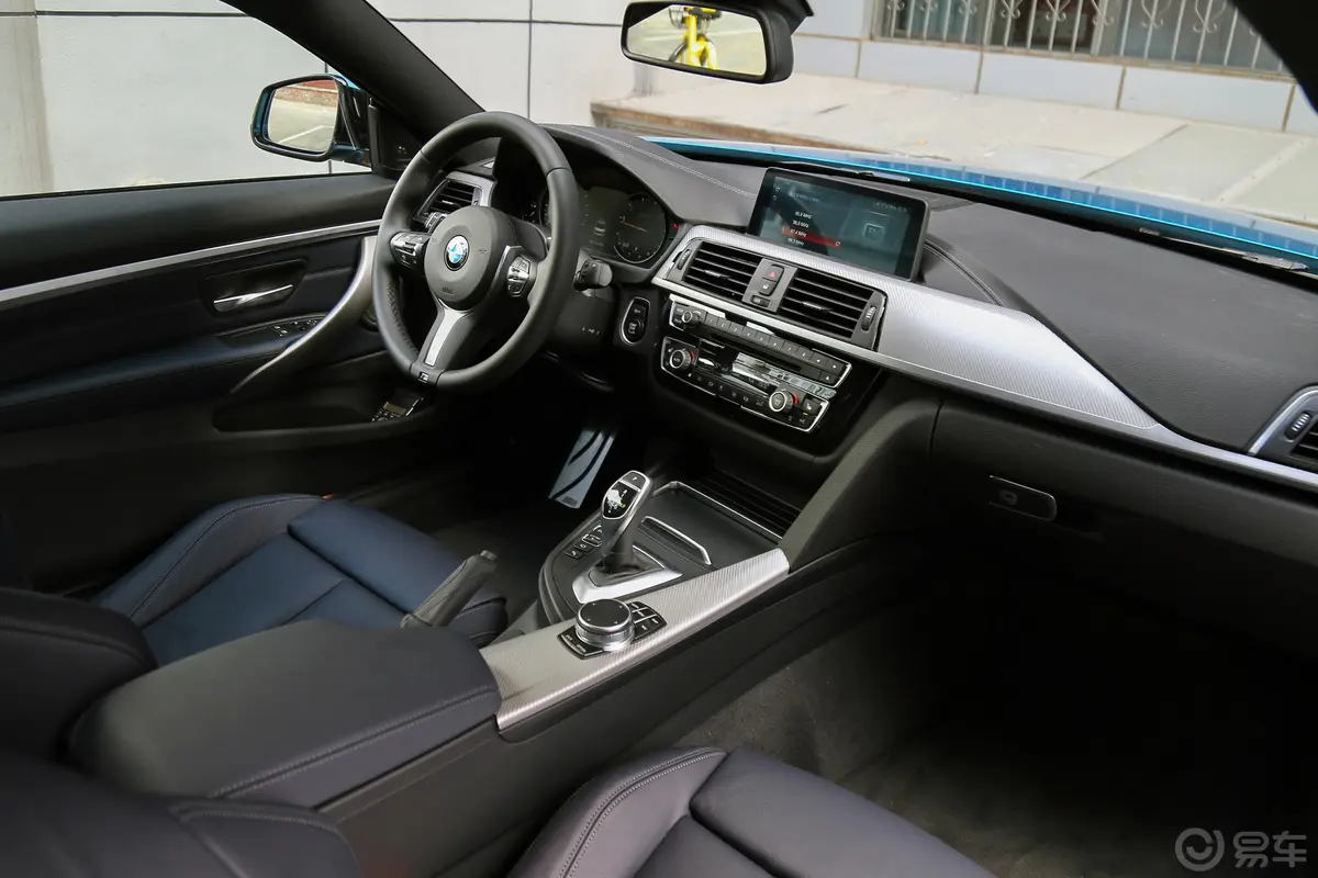 宝马4系双门轿跑 440i xDrive M运动套装内饰全景副驾驶员方向