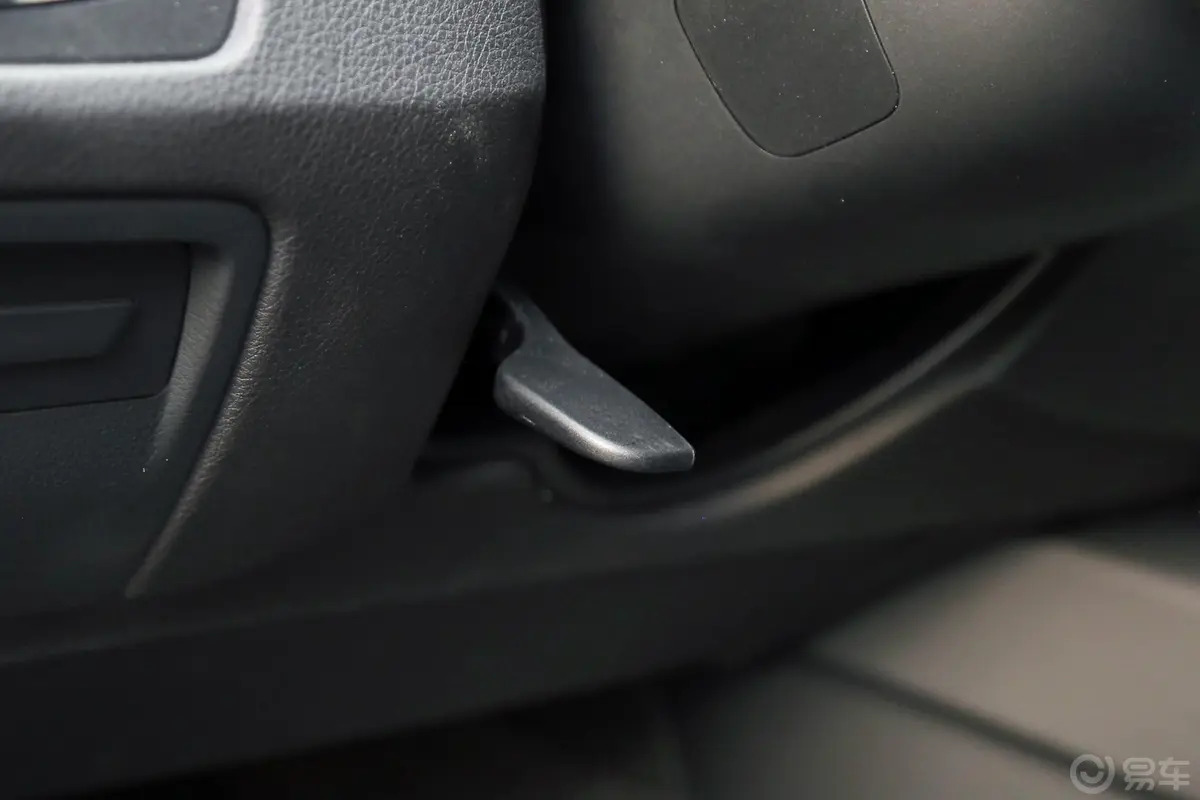 宝马4系双门轿跑 440i xDrive M运动套装方向盘调节