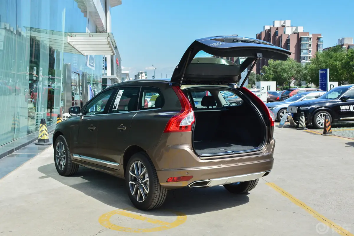 沃尔沃XC60T5 四驱 智远升级版空间