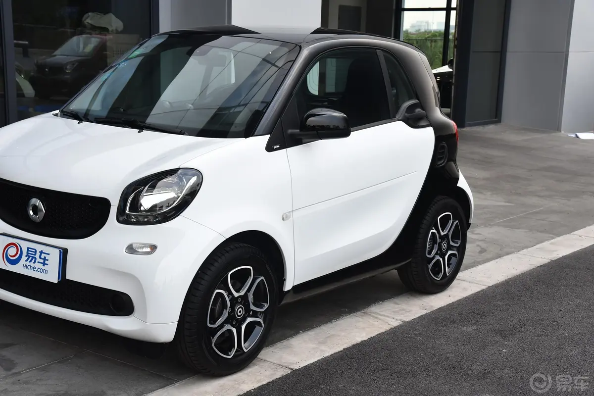 smart fortwo0.9T 66千瓦硬顶锋型版外观