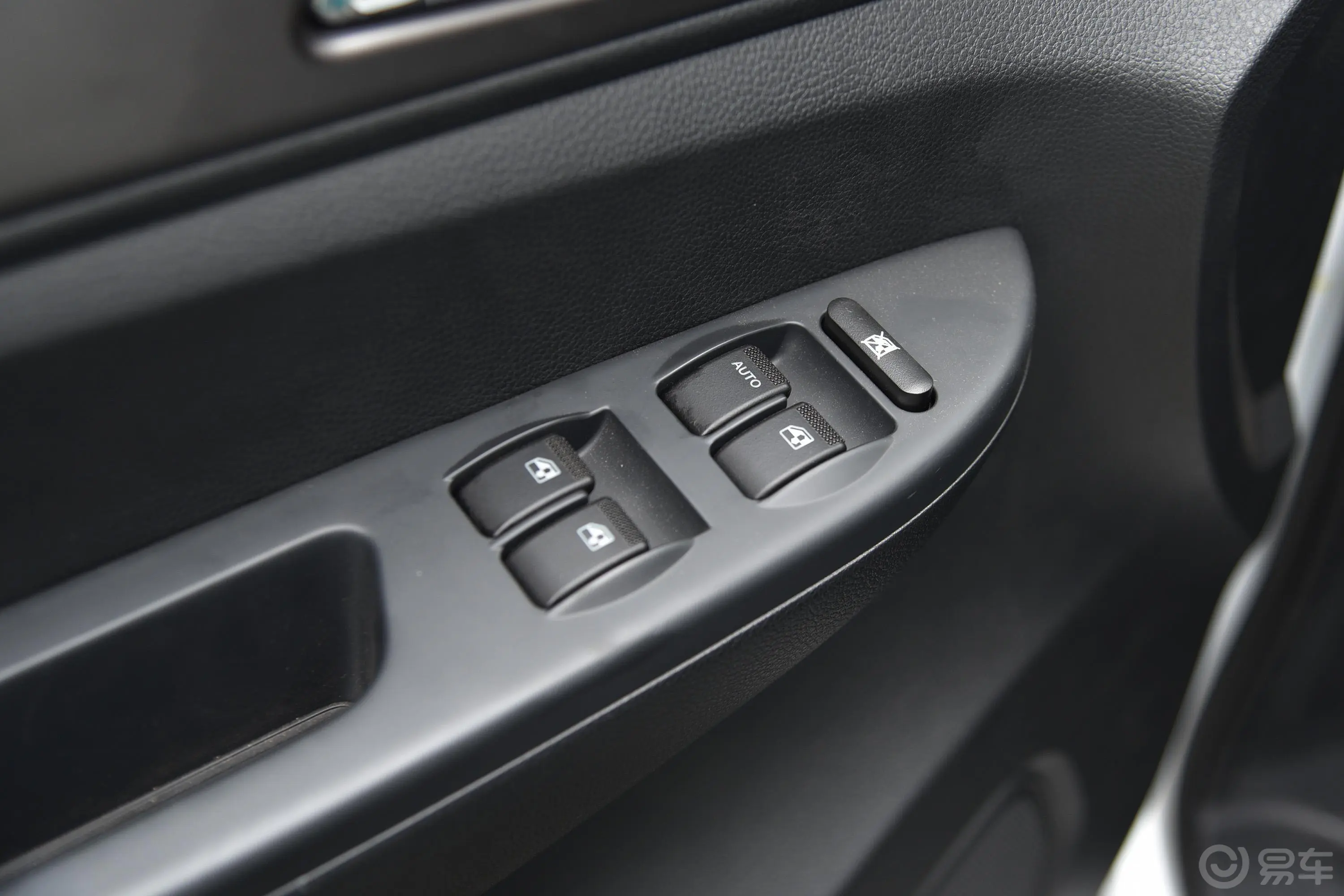 睿行S501.5L 5速手动 舒适版车窗调节整体