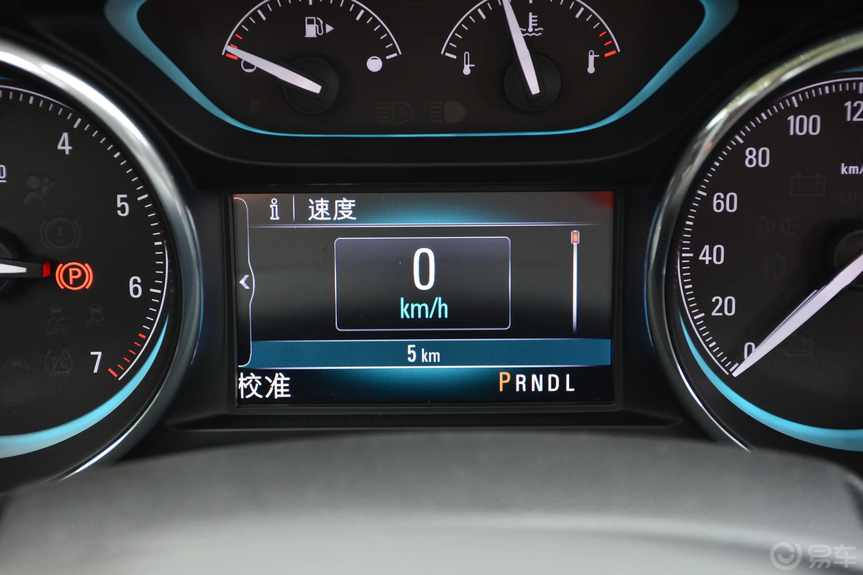 昂科威Plus28T 双离合 四驱 精英版内饰