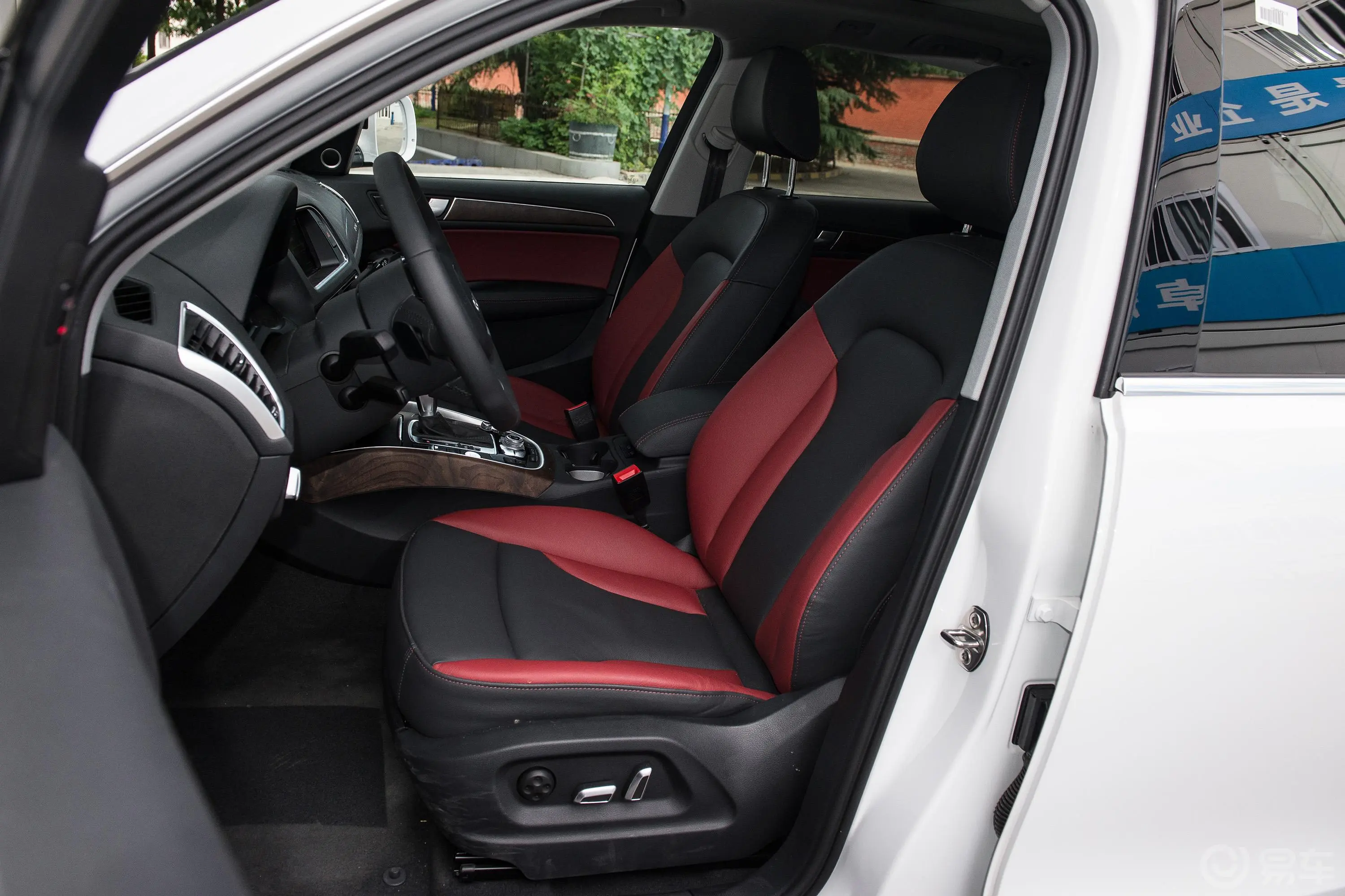奥迪Q5Plus 40 TFSI 舒适版驾驶员座椅