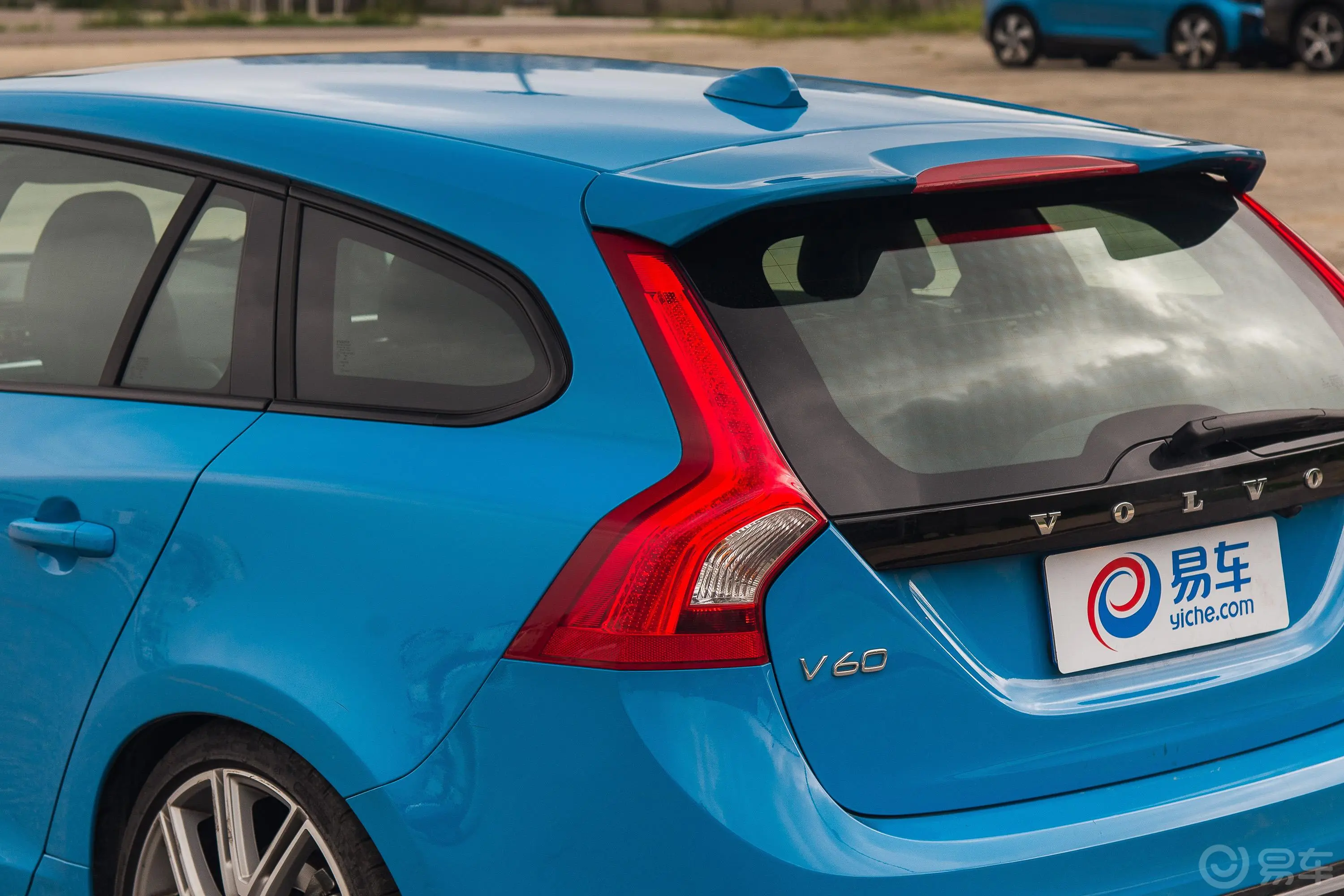 沃尔沃V60Polestar大灯侧45度俯拍