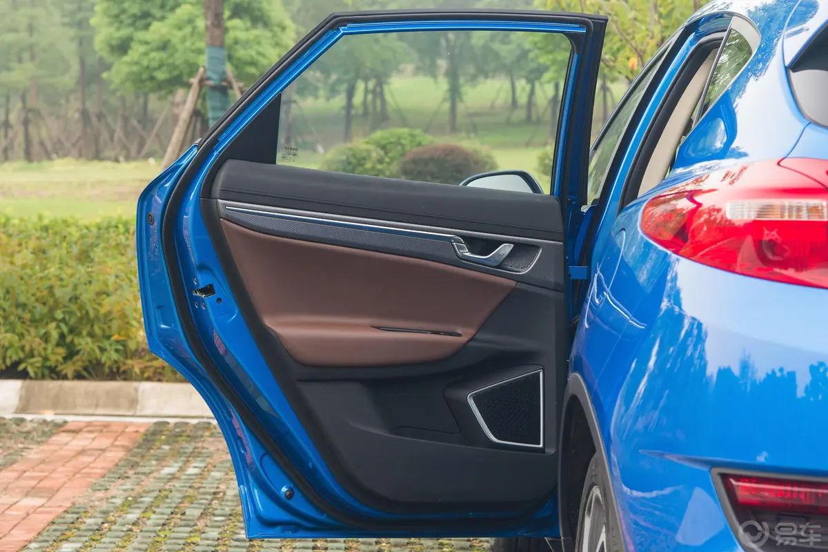 帝豪GS运动版 1.3T 双离合 智联版驾驶员侧后车门