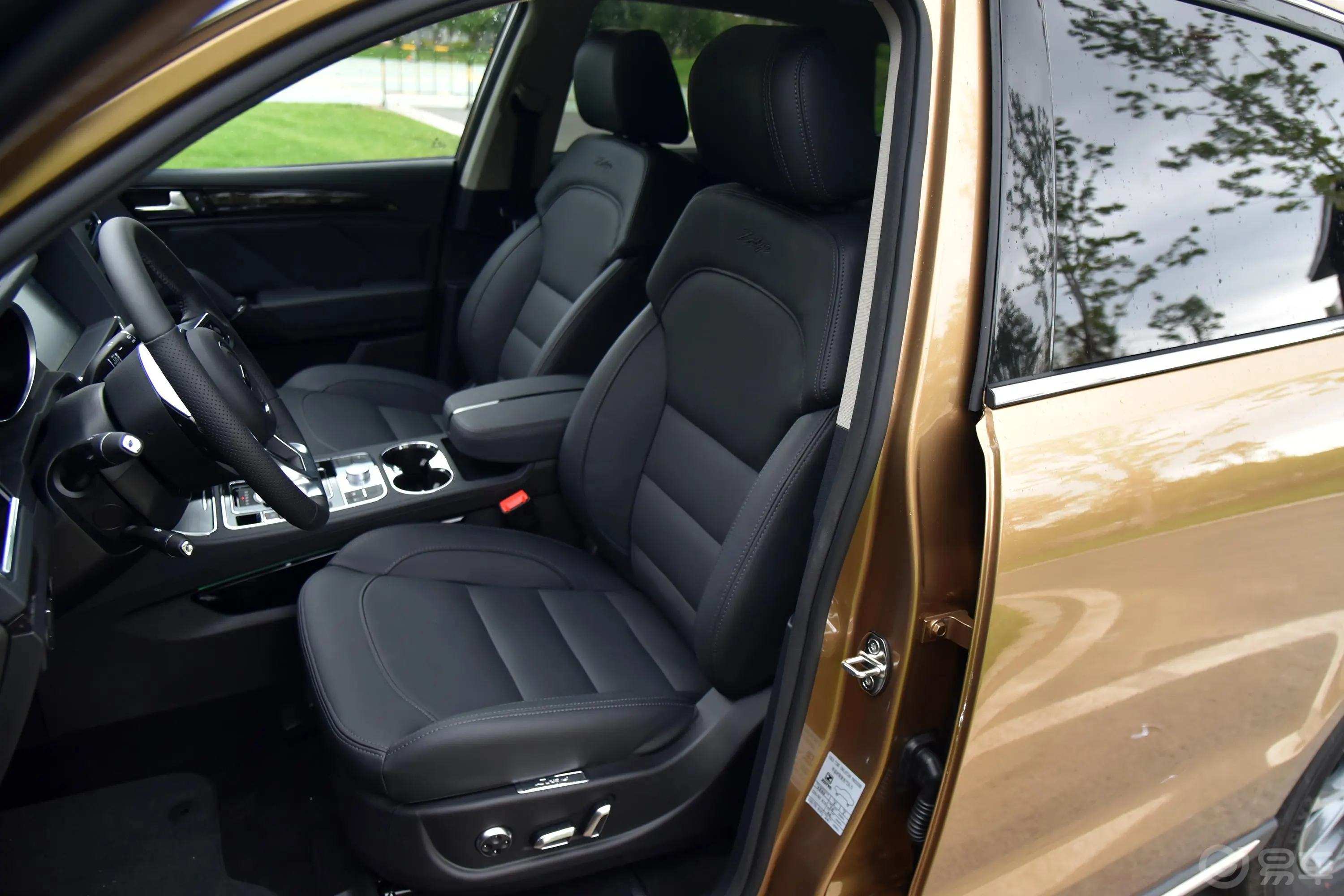 众泰T600运动版 1.8T 双离合 尊贵版驾驶员座椅