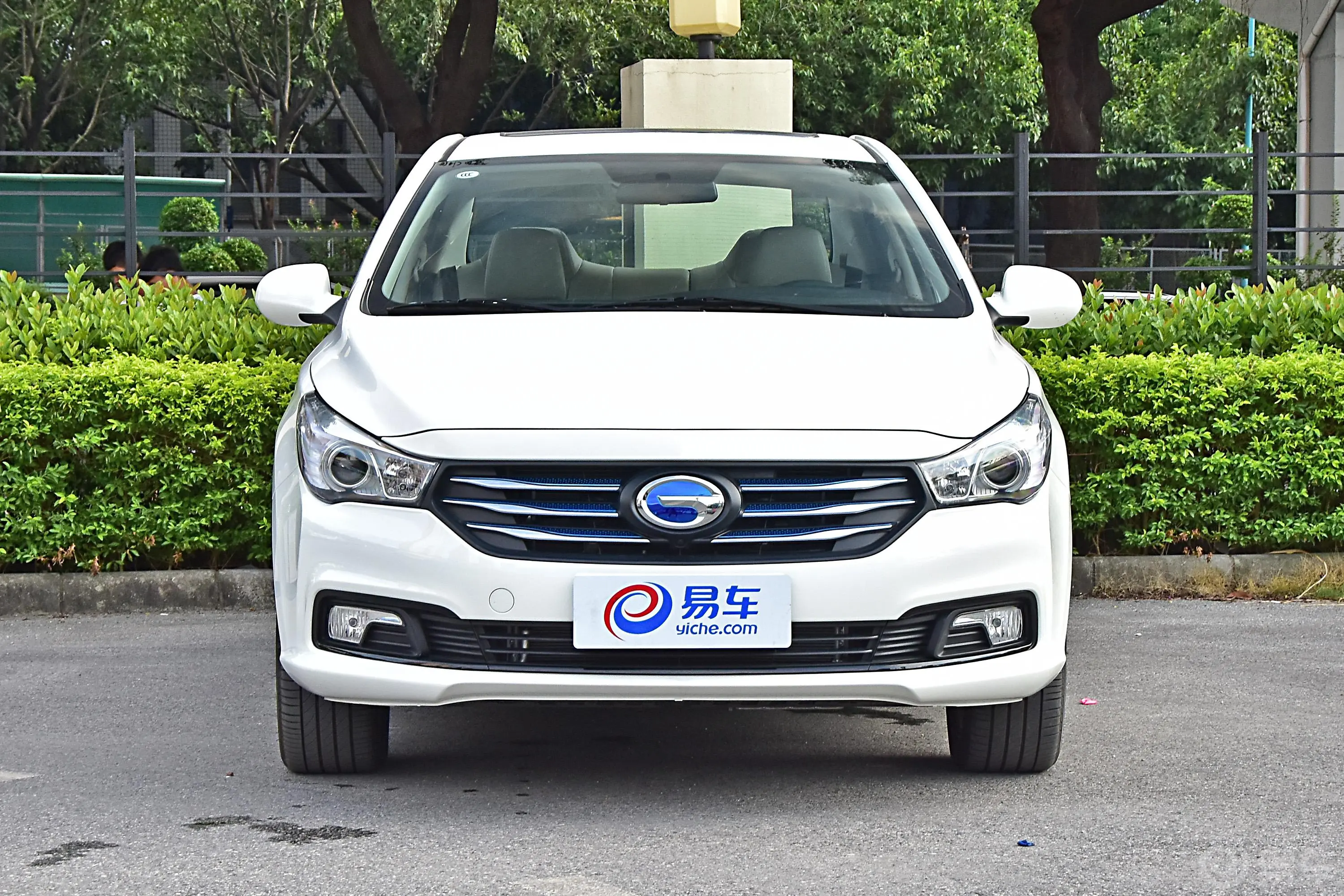 传祺GA3S PHEV1.5L E-CVT 尊享版正前水平