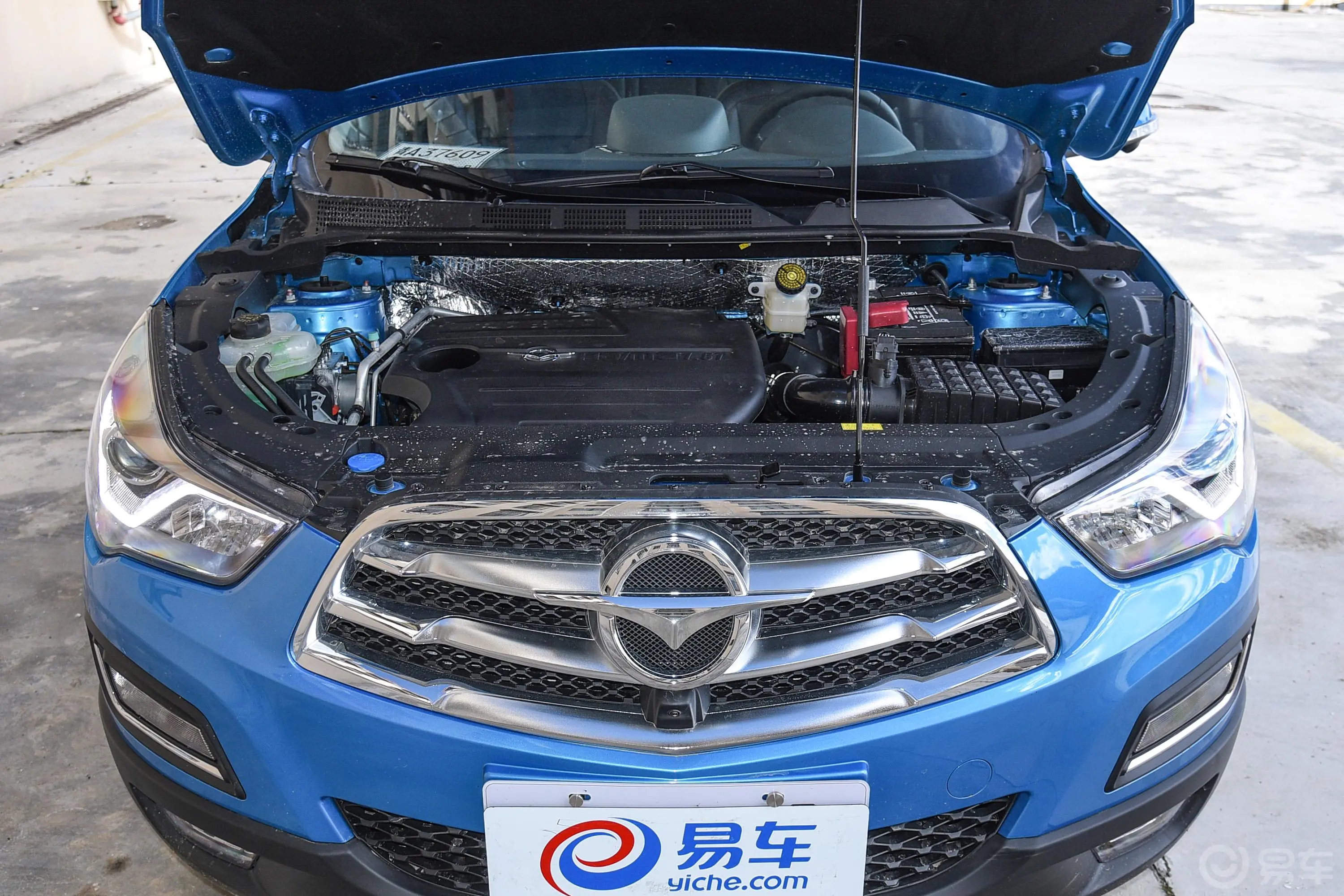 海马S51.6L 手动  舒适版发动机舱整体