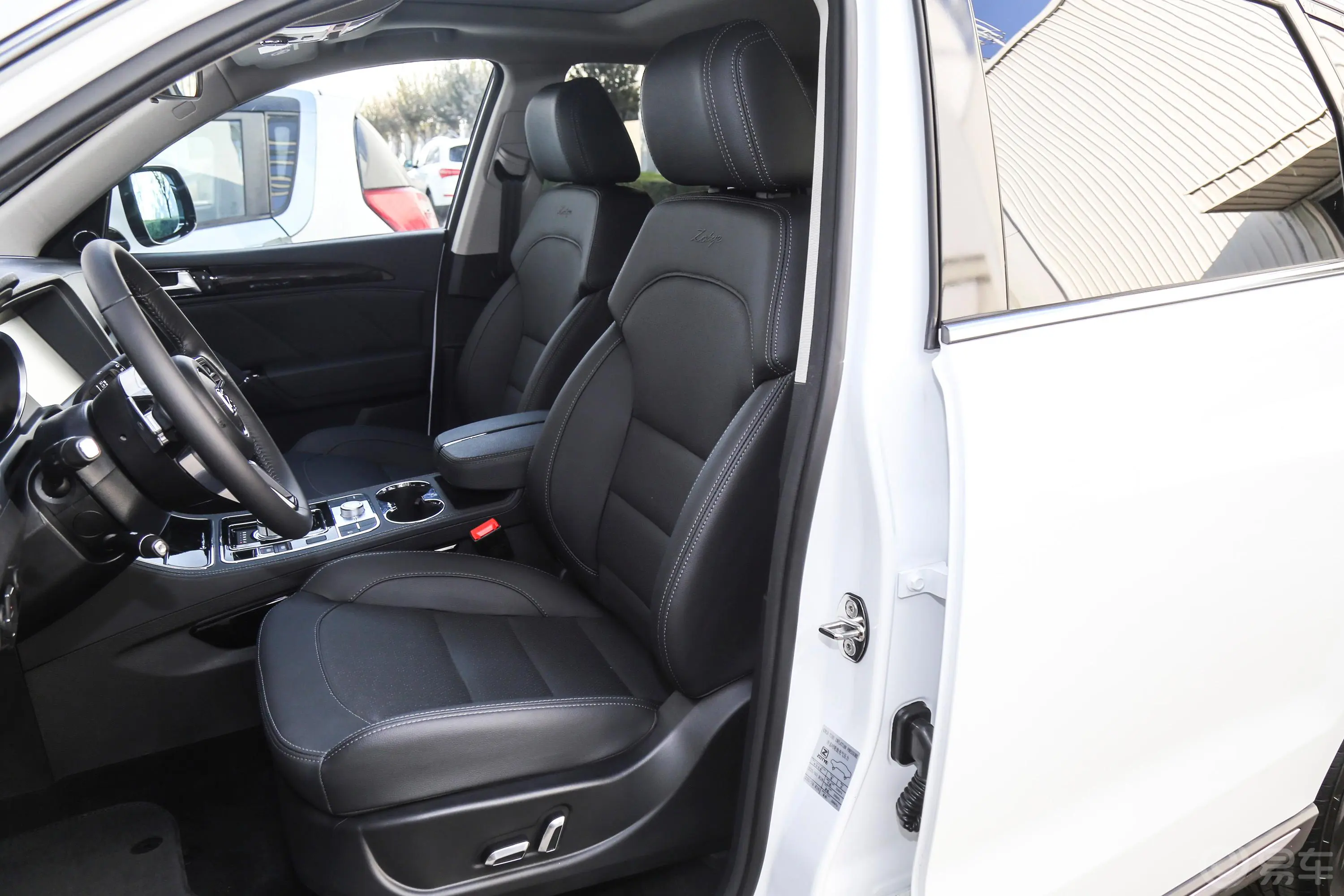 众泰T600运动版 1.8T 双离合 尊享版驾驶员座椅