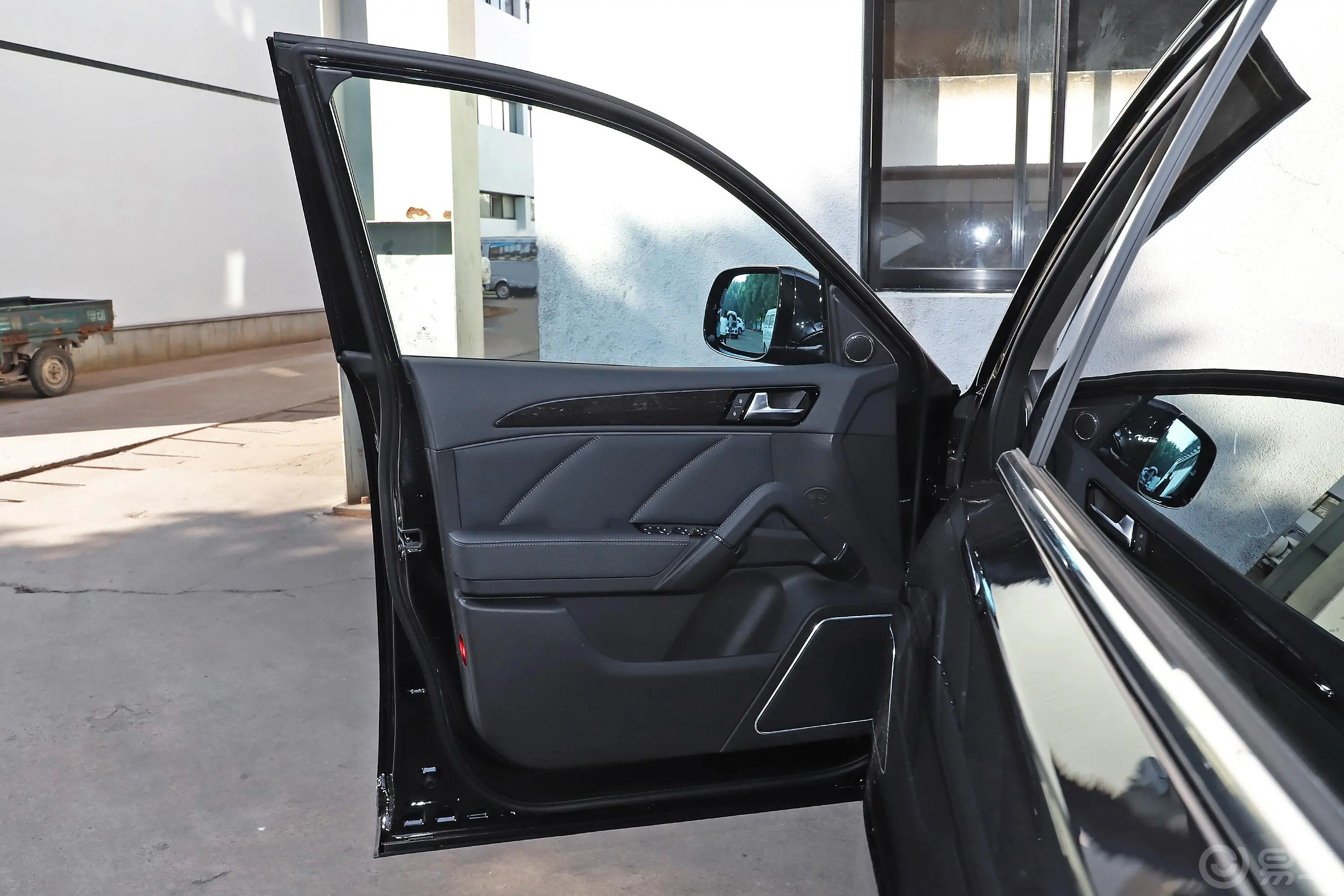 众泰T600运动版 1.5T 手动 豪华版驾驶员侧前车门