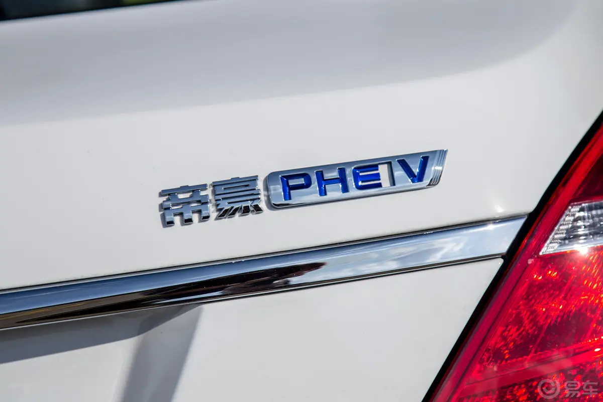 帝豪PHEV1.5L E-CVT 精英版外观