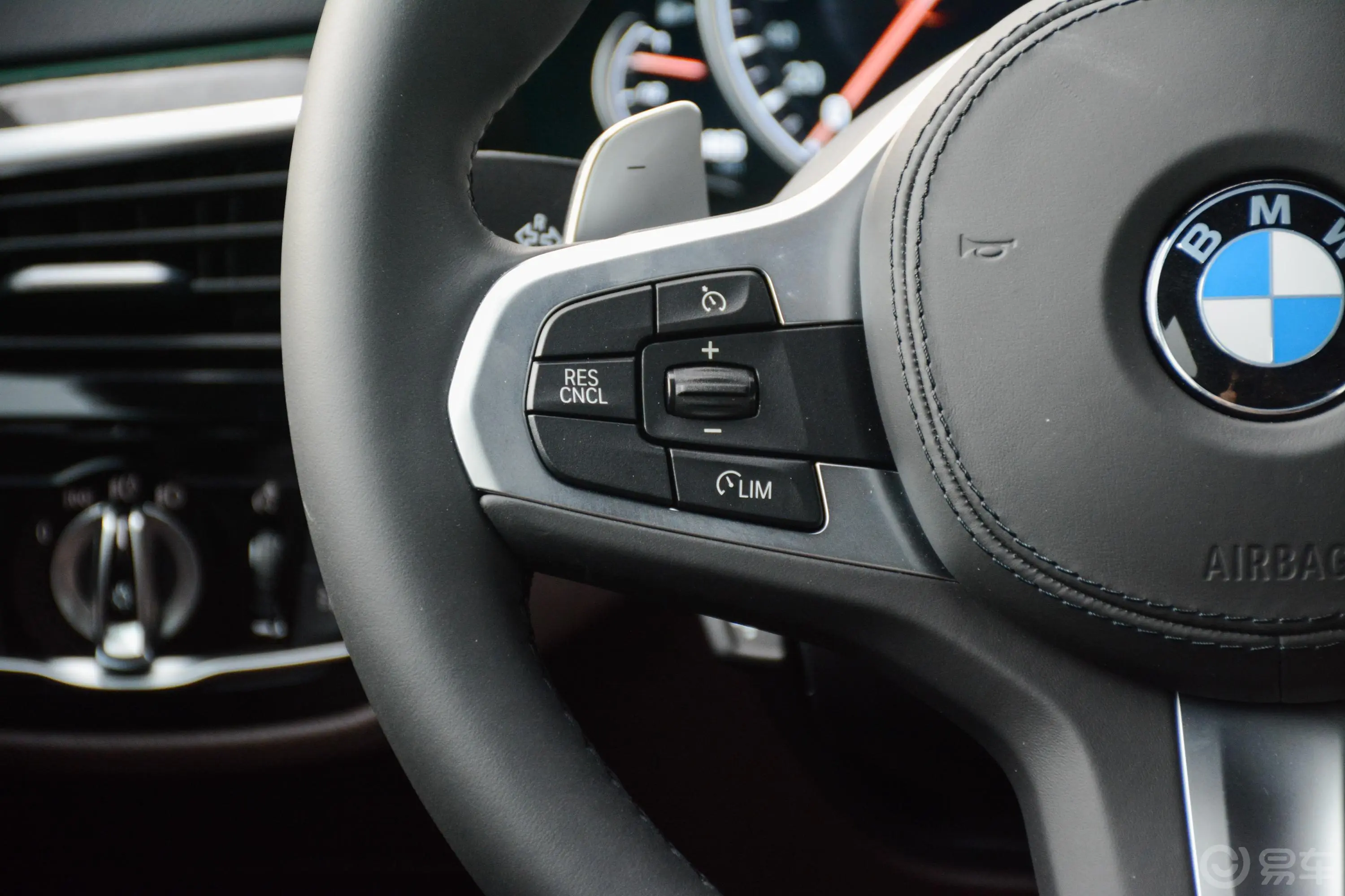 宝马6系GT640i xDrive M运动套装左侧方向盘功能按键