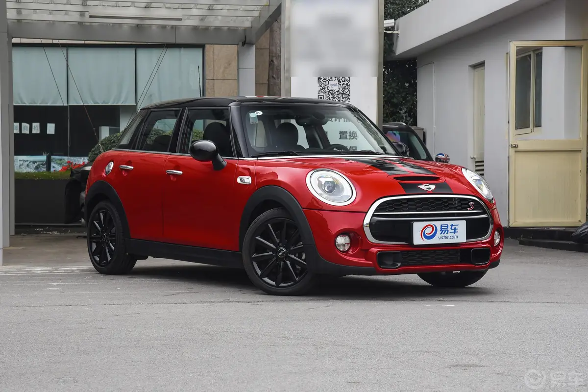 MINI2.0T COOPER S 手自一体 先锋派 五门版侧前45度车头向右水平