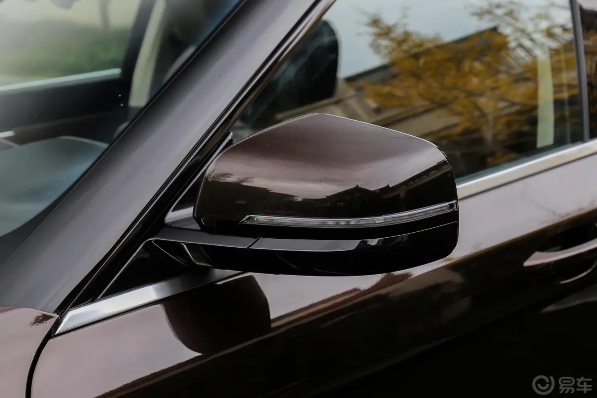 众泰T700贺岁限量版 1.8T 双离合 尊贵版主驾驶后视镜背面