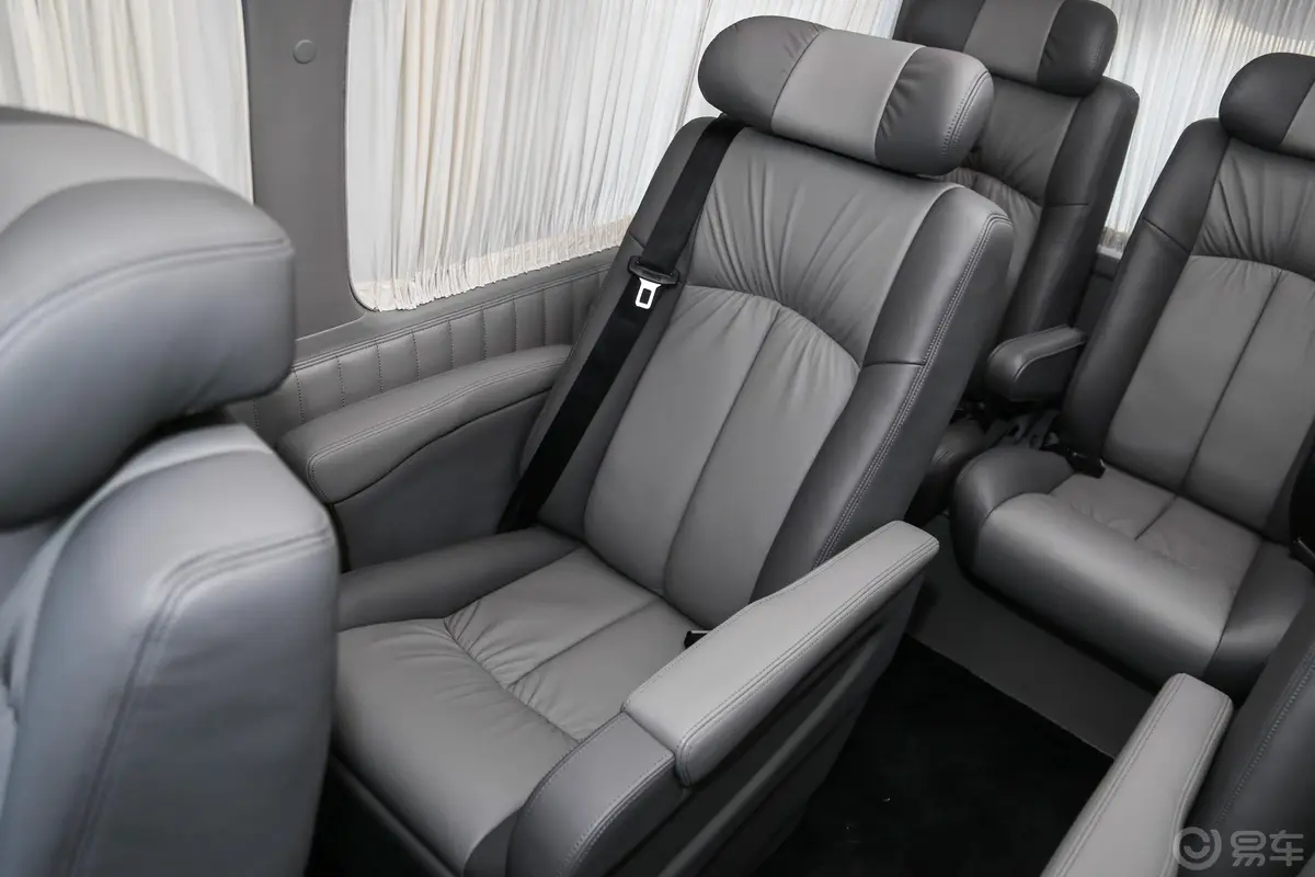 HIACE2.7L 自动 豪华版 超长轴距高顶式 13座空间