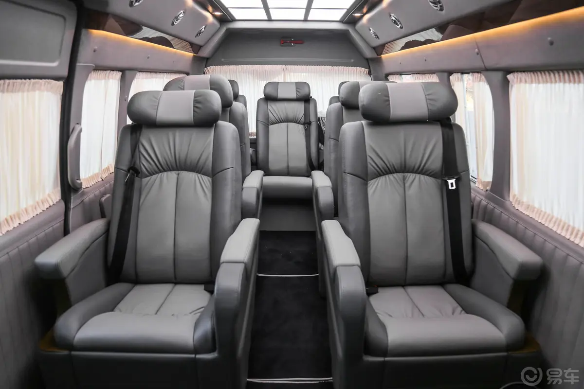 HIACE2.7L 自动 豪华版 超长轴距高顶式 13座后排座椅