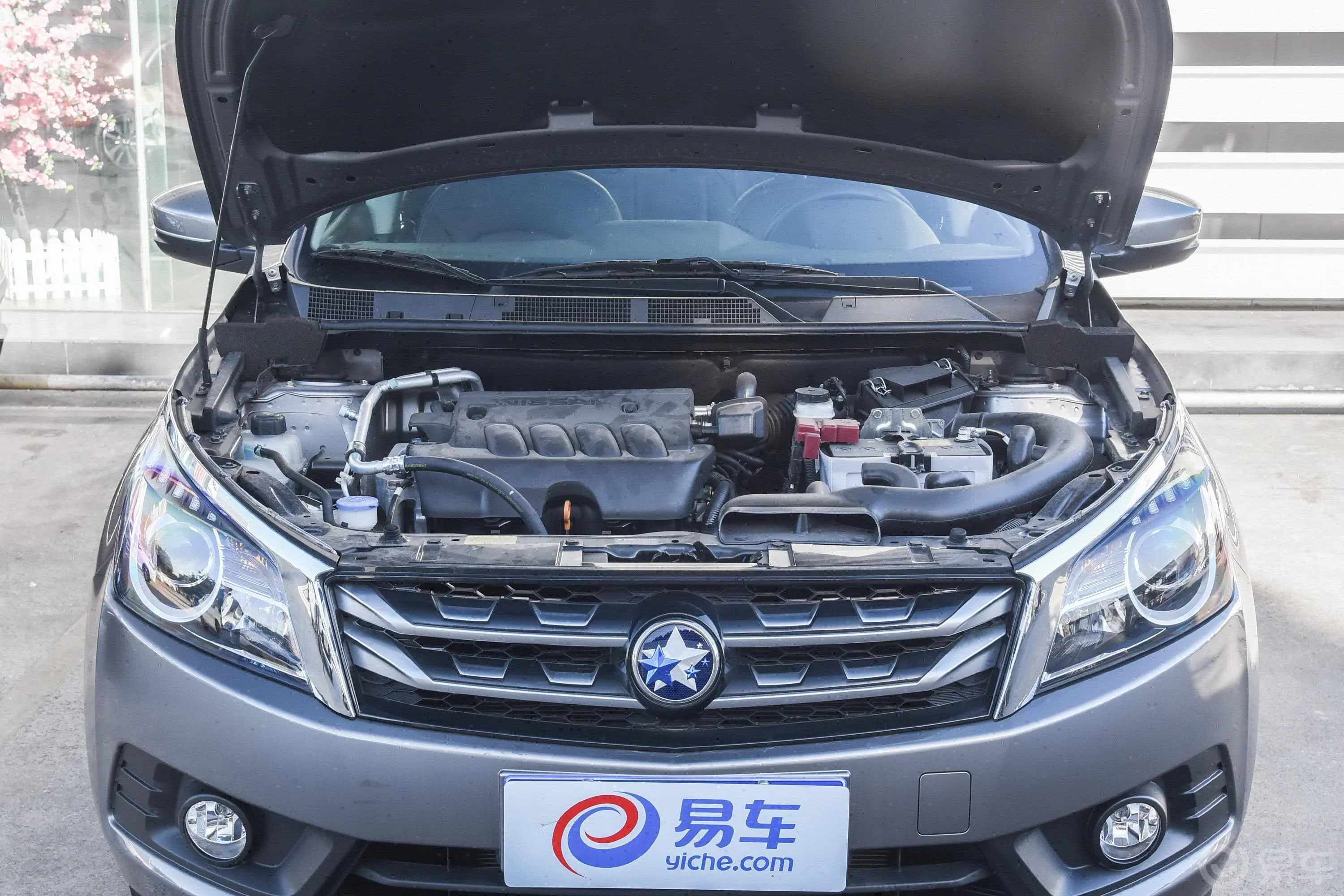 启辰T702.0L CVT 睿趣版发动机舱整体