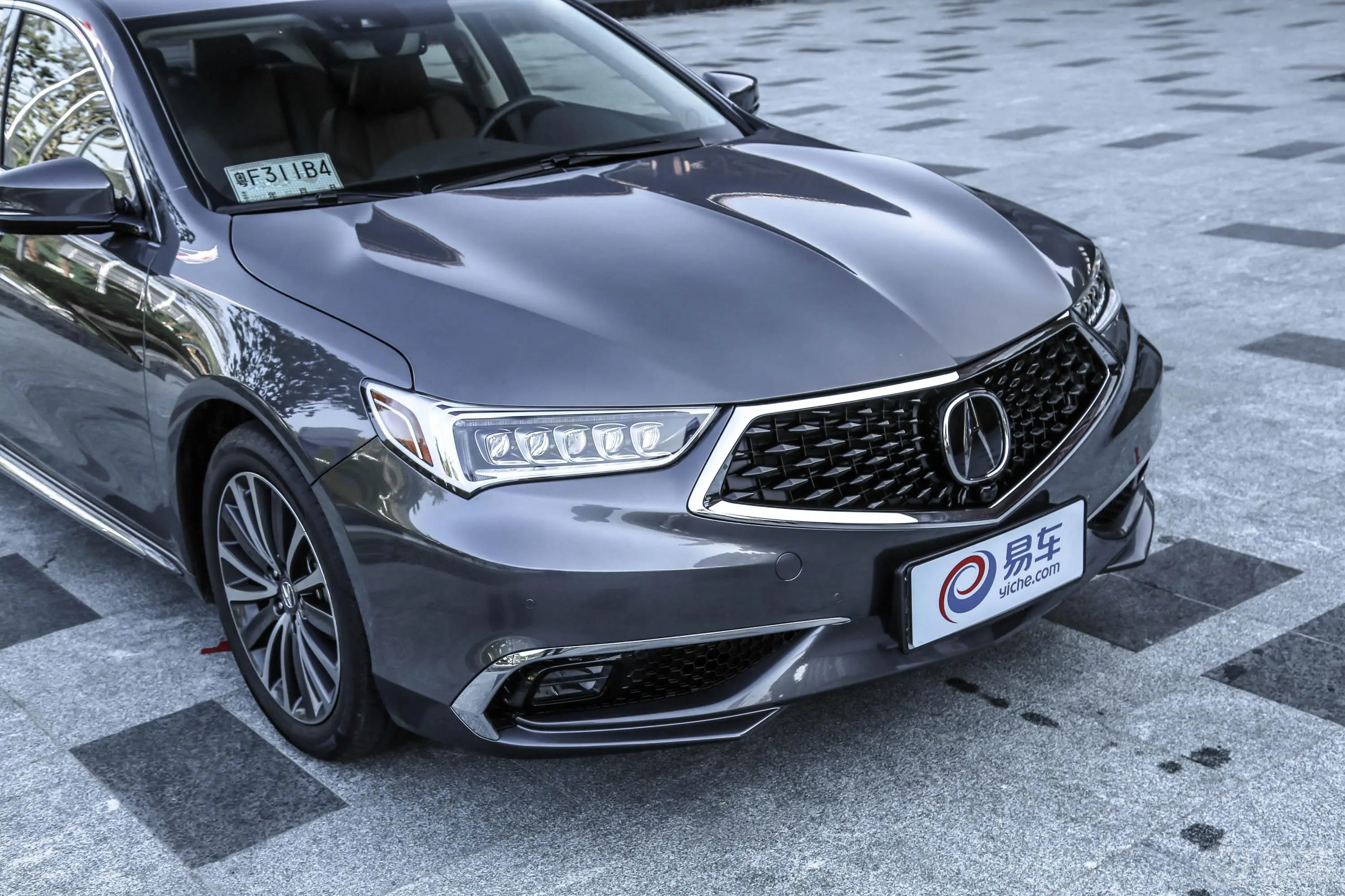 讴歌TLX-L2.4L 钻享版外观