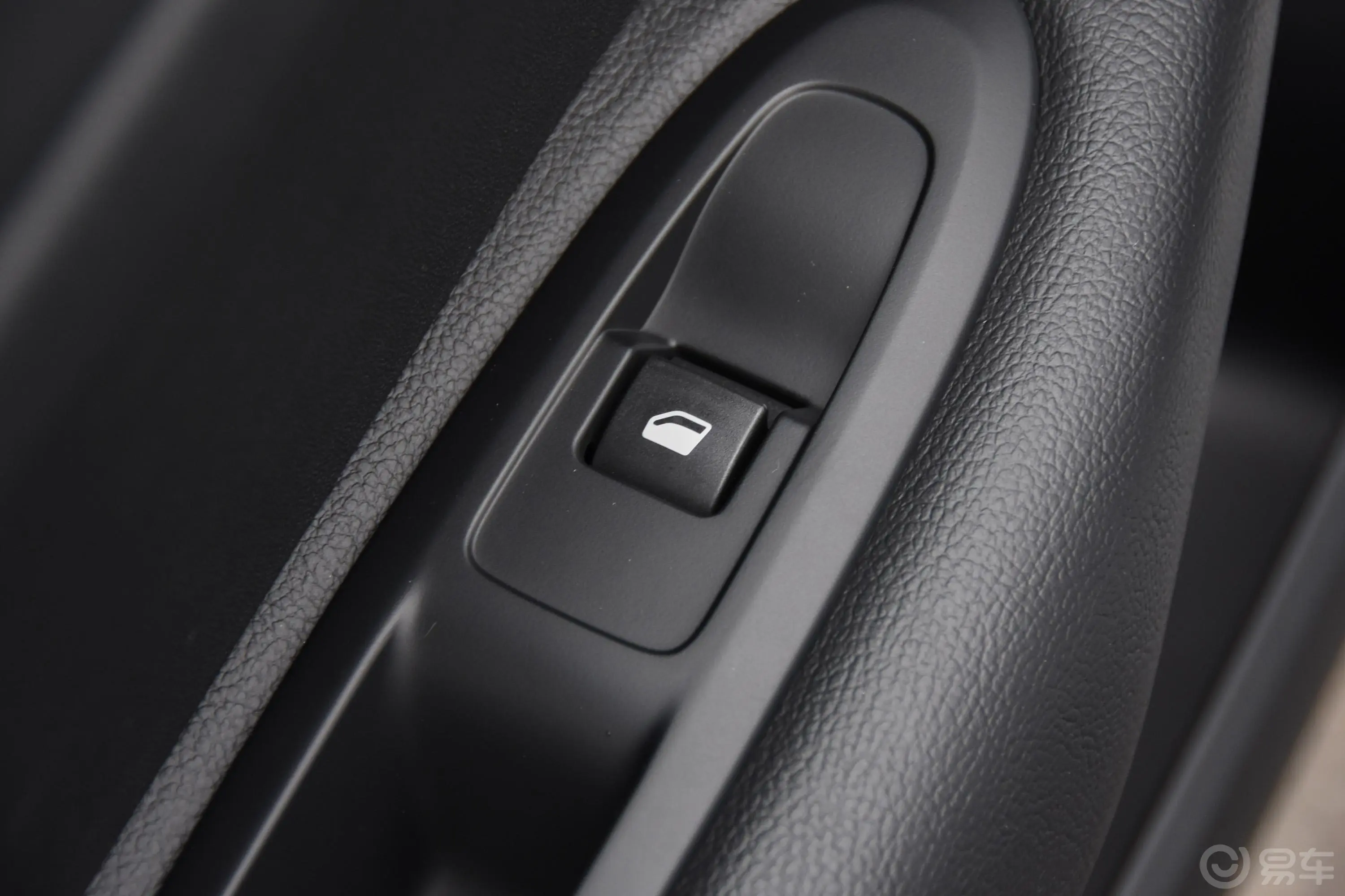 C4世嘉1.6L 手自一体 舒适版后车窗调节