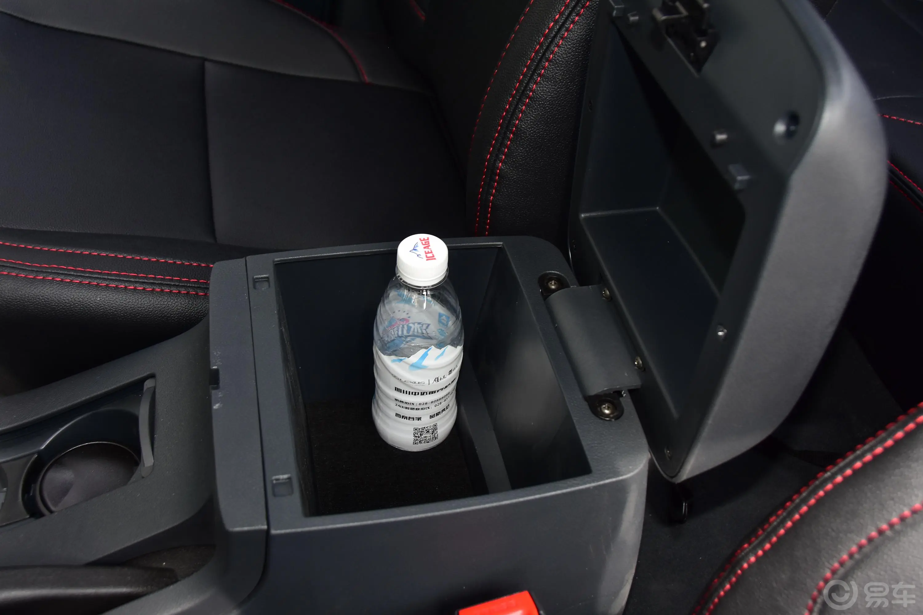 拓陆者E3E3 2.8T 手动 两驱 舒适版 柴油前排扶手箱储物格