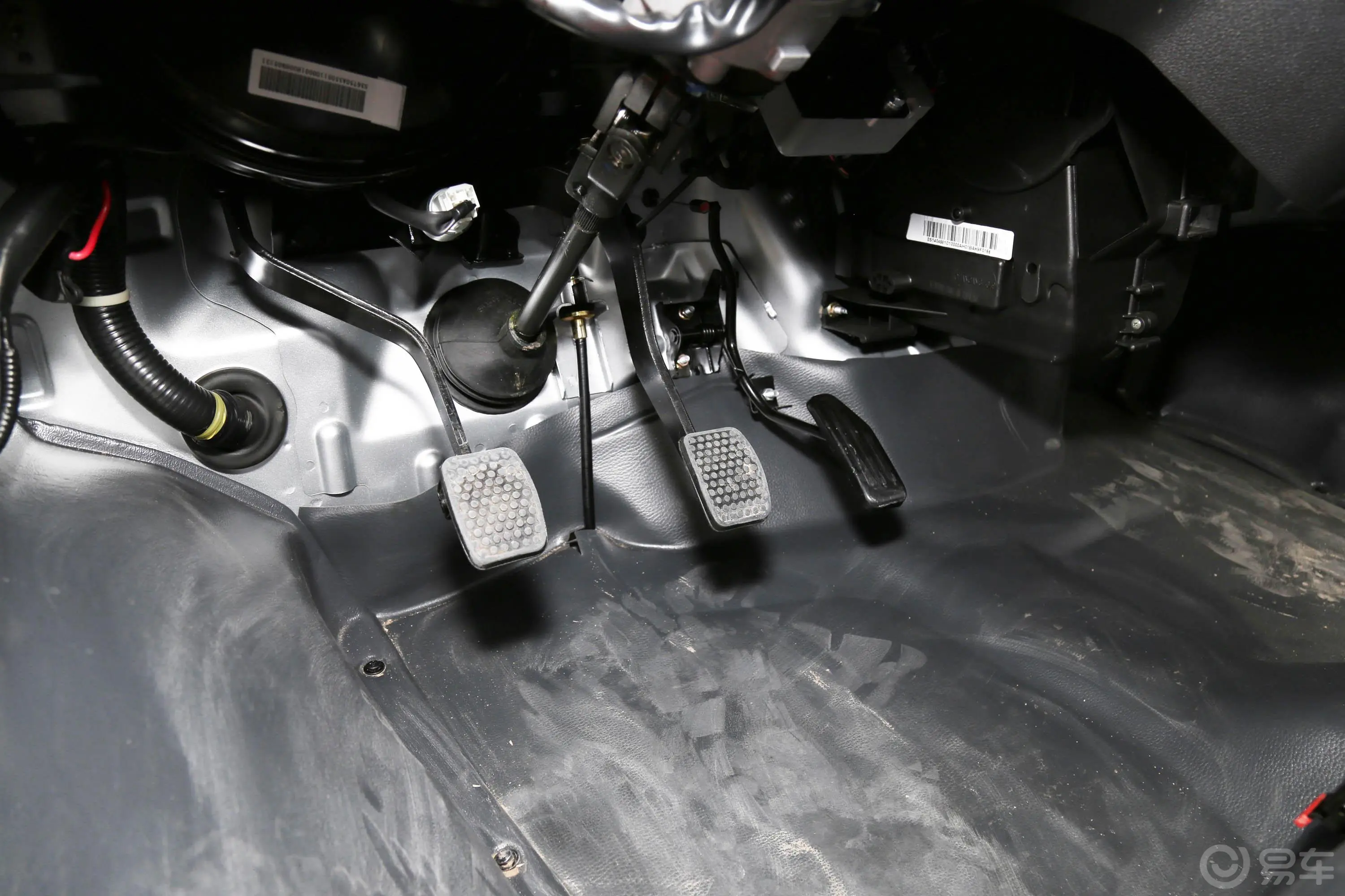 神骐T201.5L汽油仓栅车双排后双胎DAM15R脚踏板