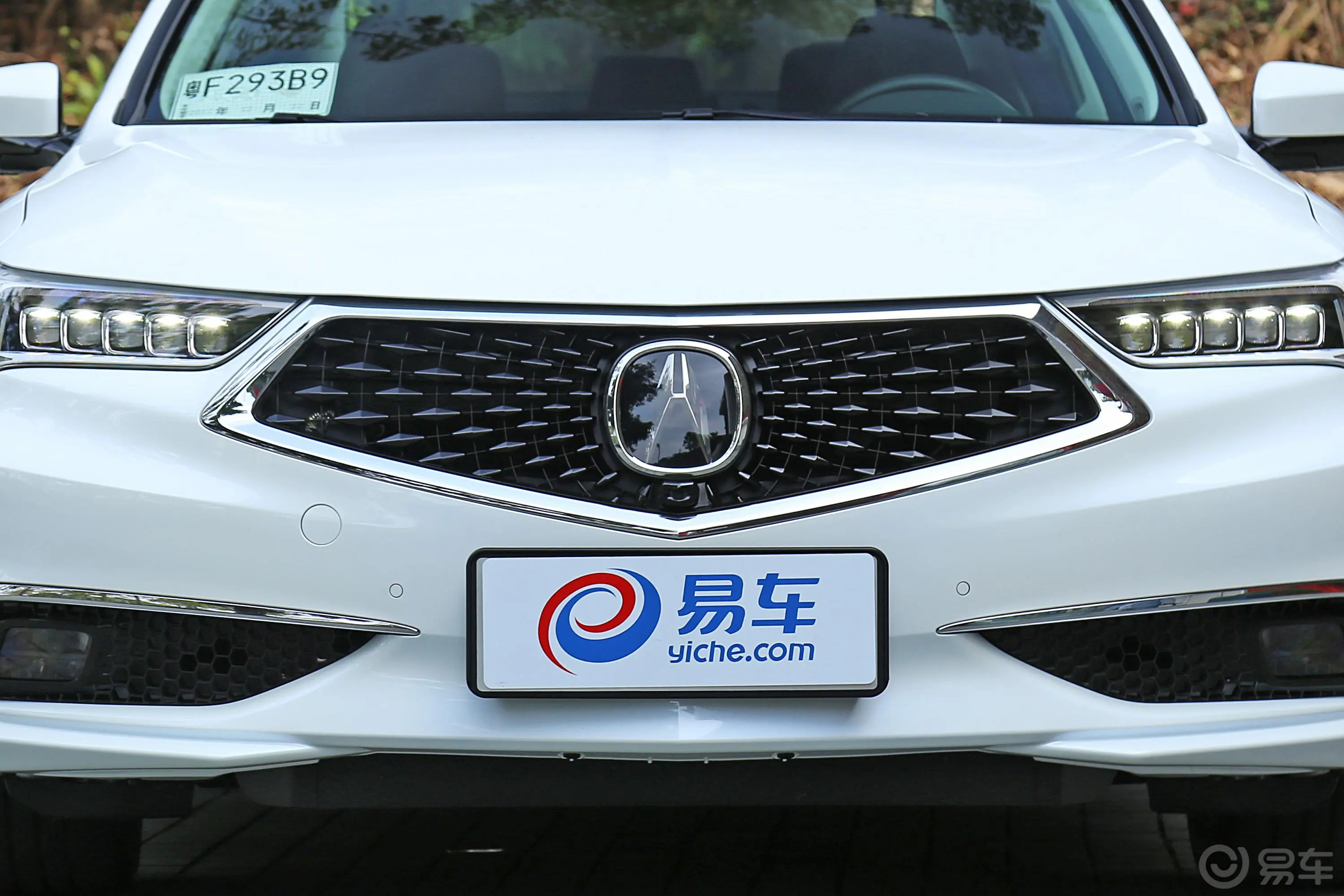 讴歌TLX-L2.4L 钻享版外观